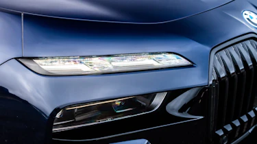 BMW i7 UK static exterior