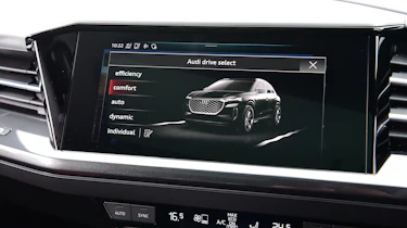 Audi Q4 50 e-tron quattro touchscreen