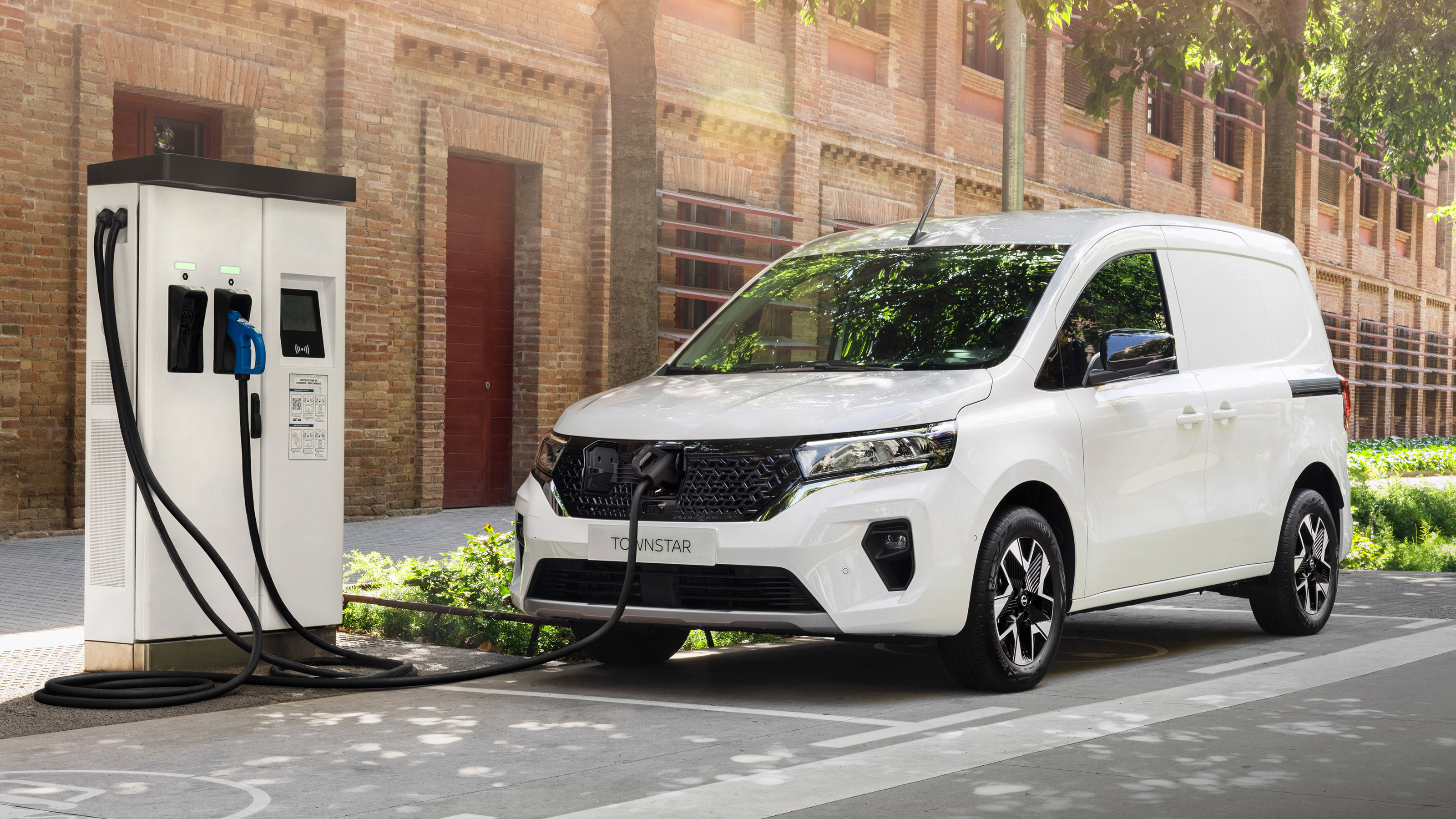 Nissan Townstar - charging