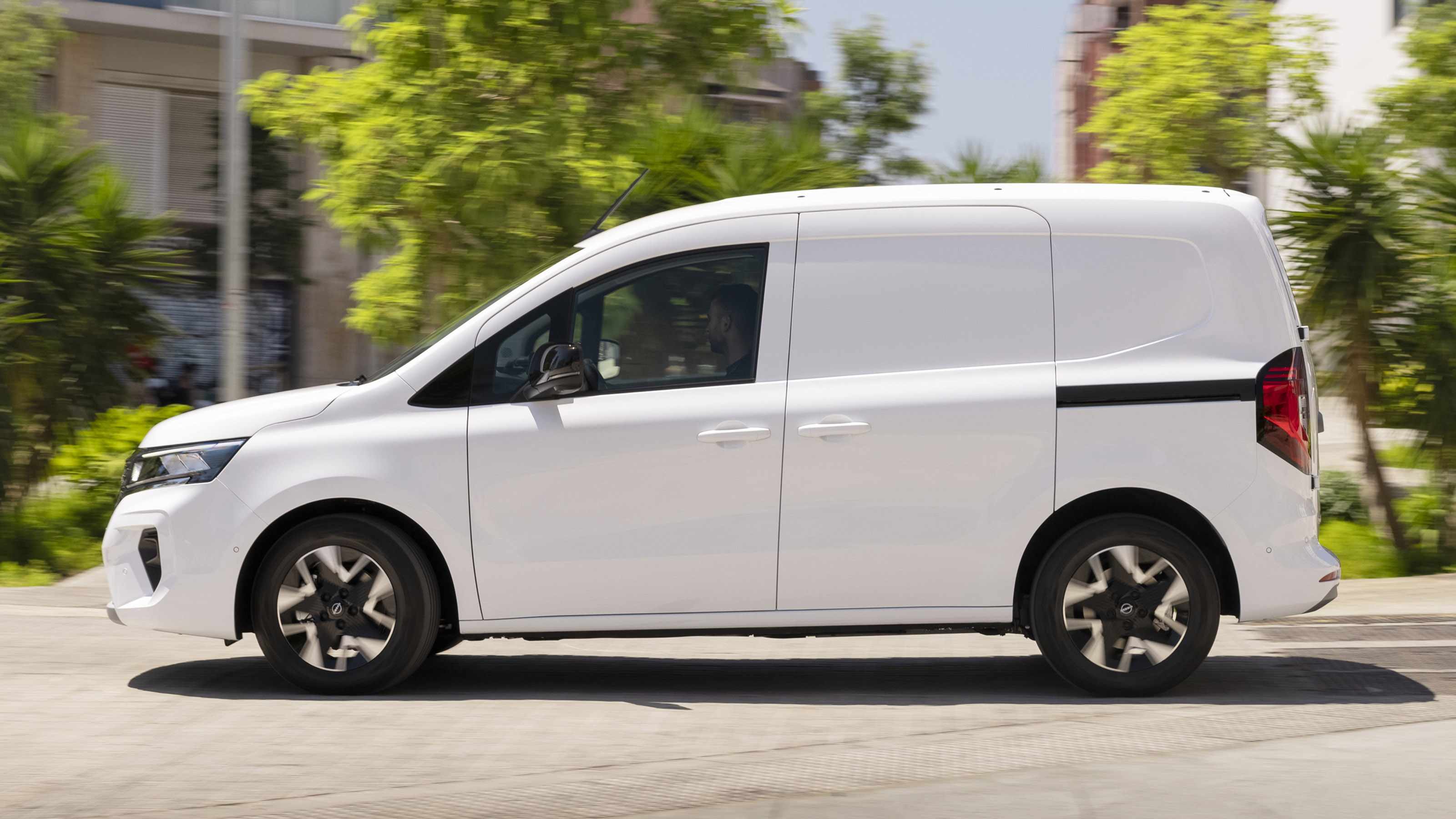 Nissan Townstar - side