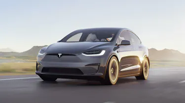 Tesla Model X Plaid - front dynamic