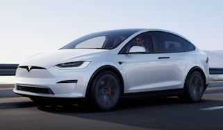 Tesla Model X Plaid - front