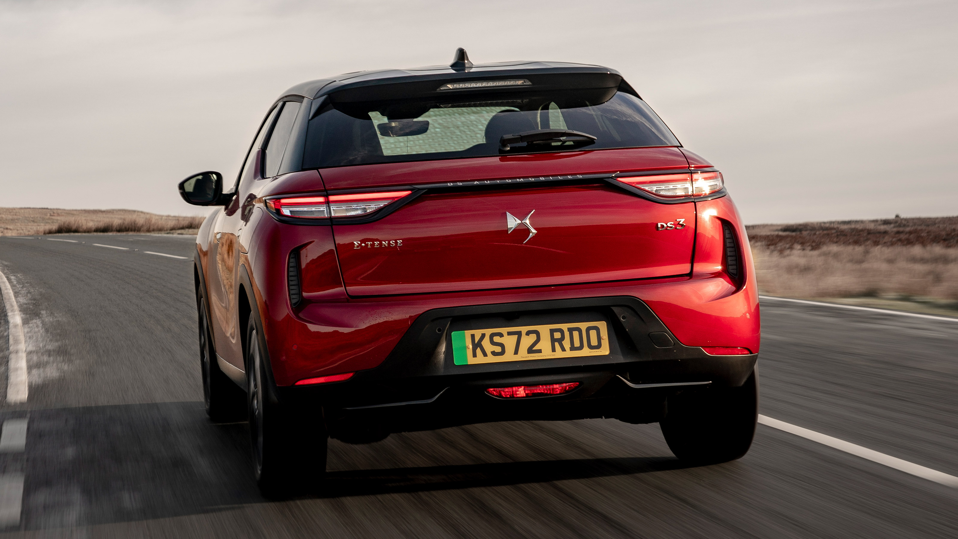 2023 DS 3 E-Tense - rear dynamic