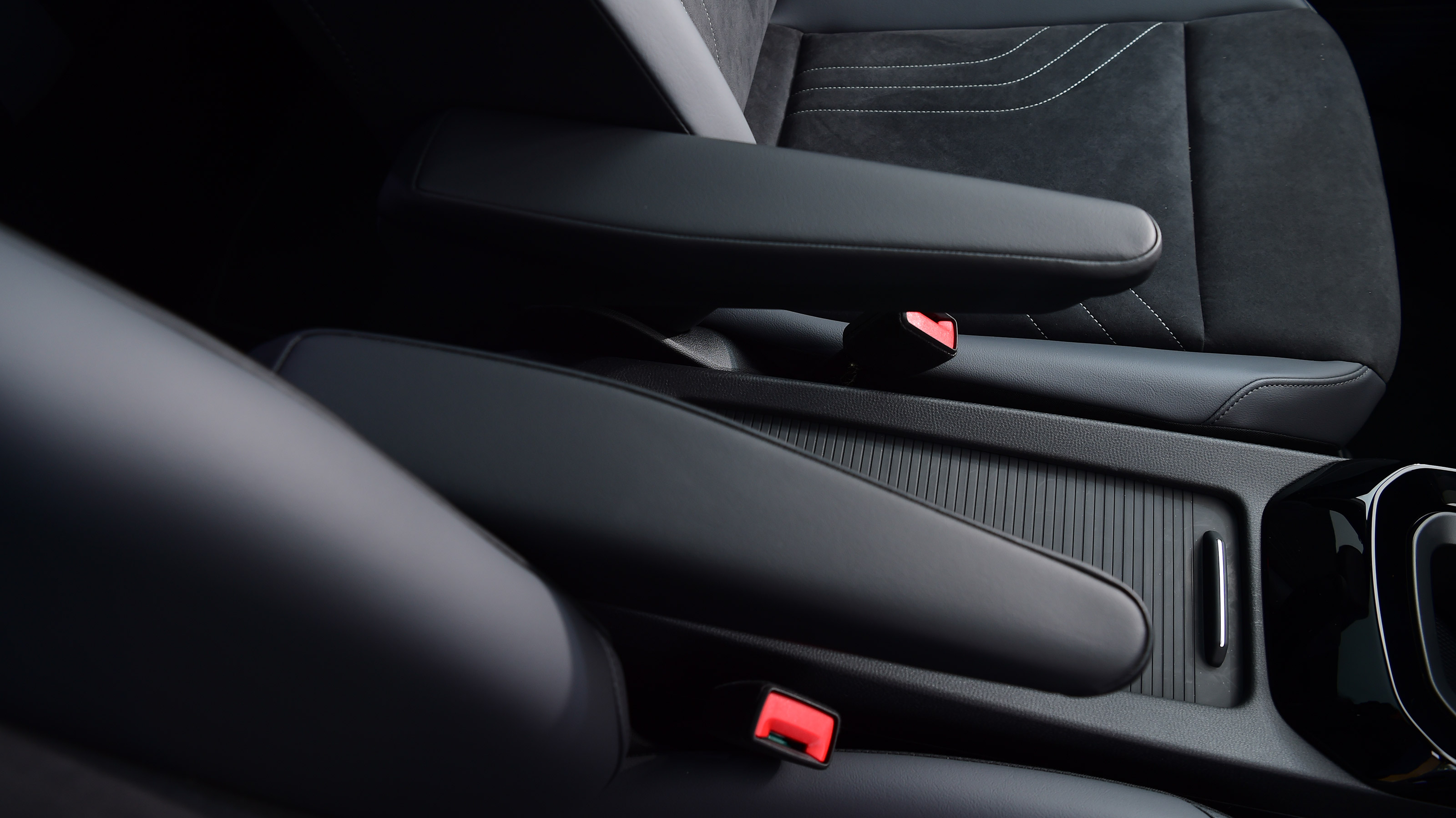 Volkswagen ID.4 SUV - armrest