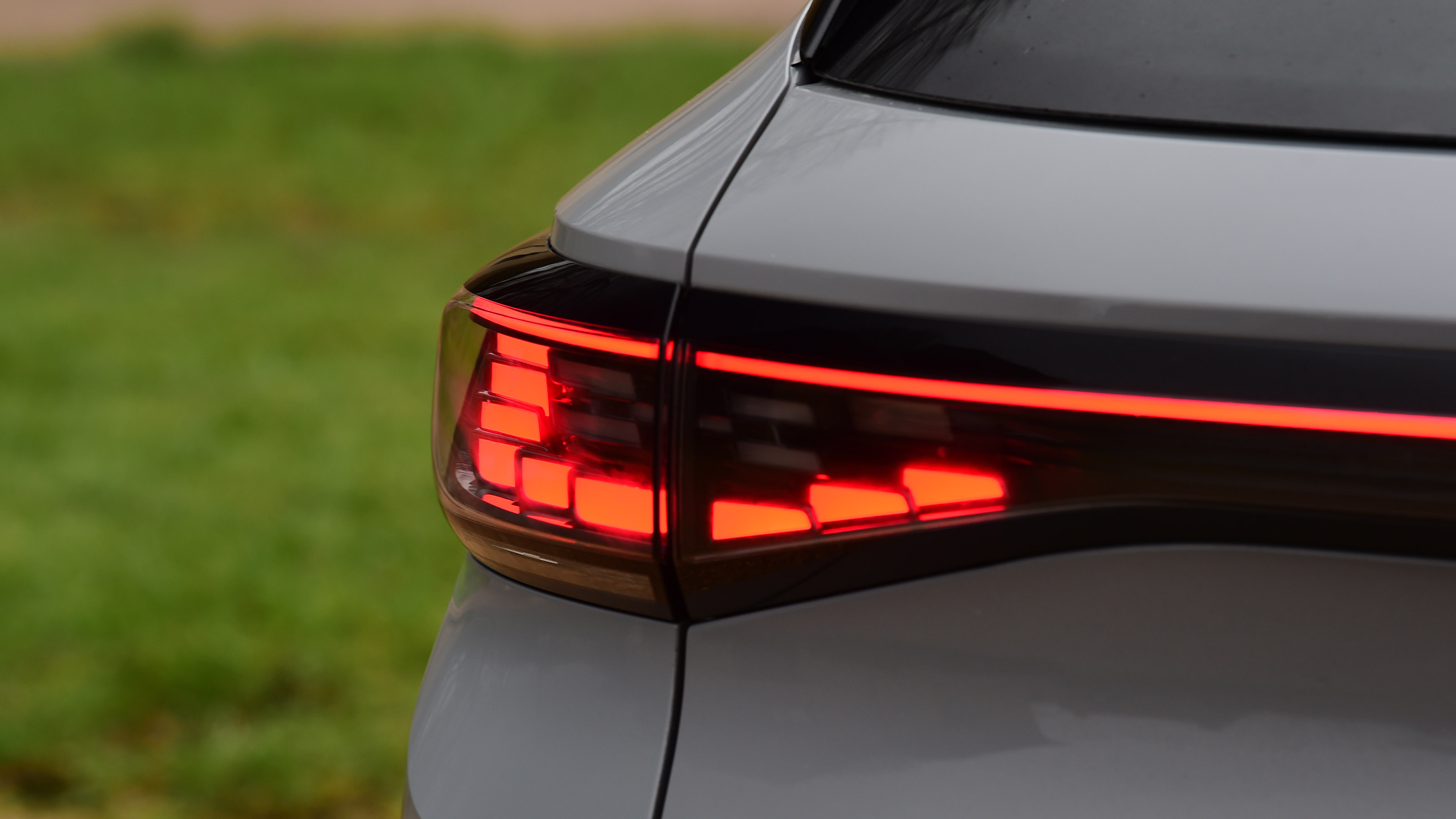Volkswagen ID.4 SUV - light bar