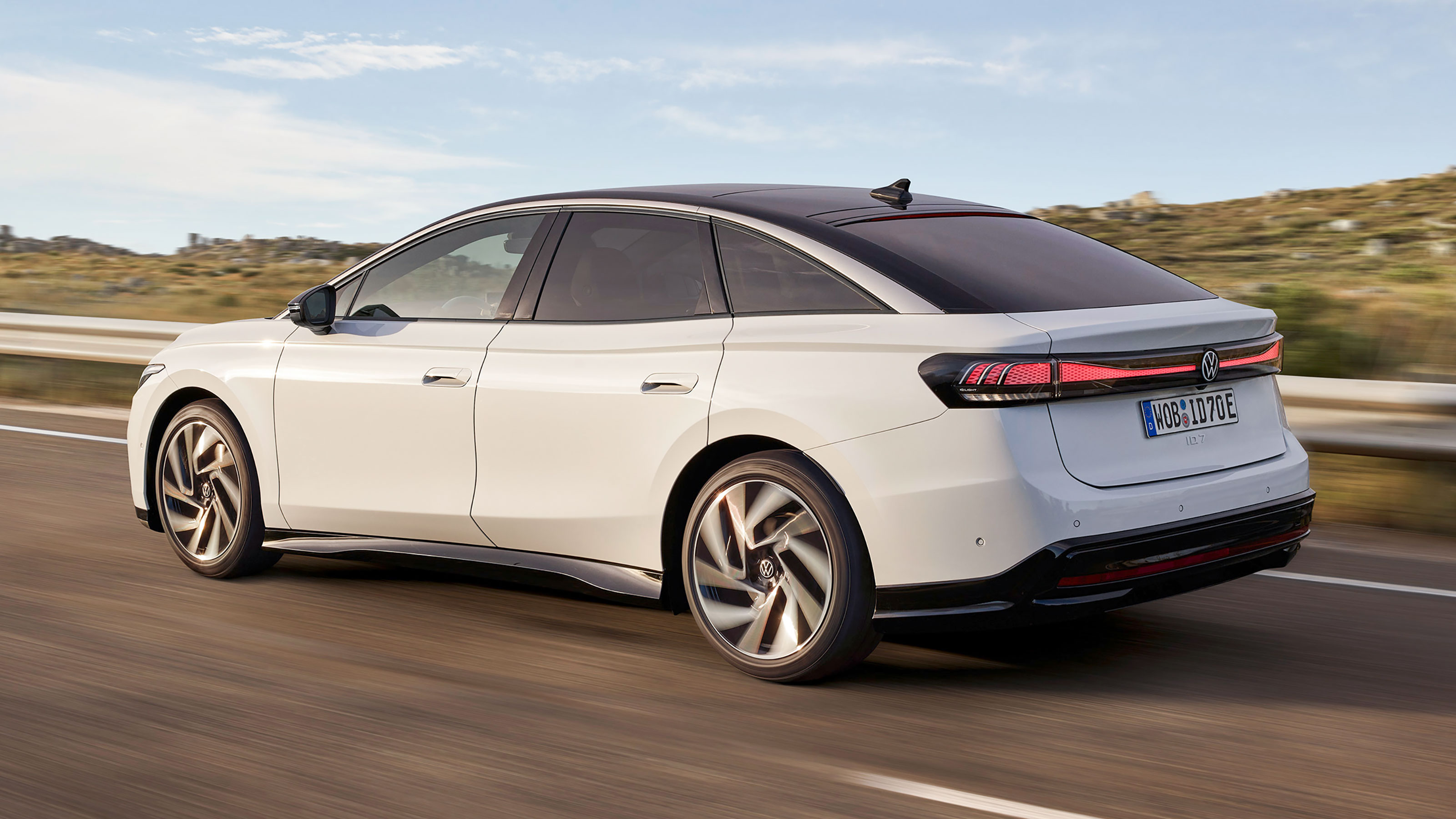 Volkswagen ID.7 - rear tracking