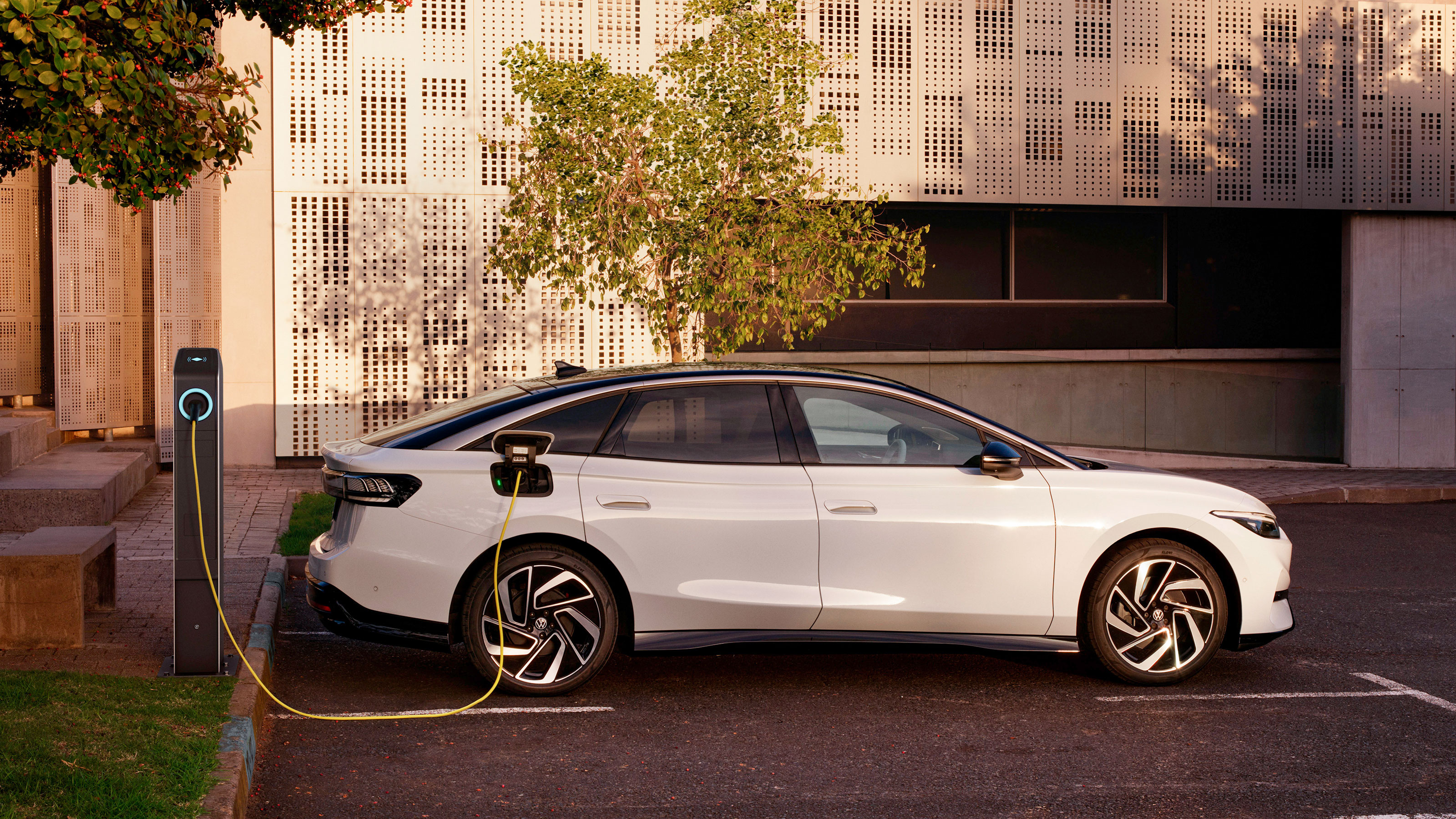 Volkswagen ID.7 - charging