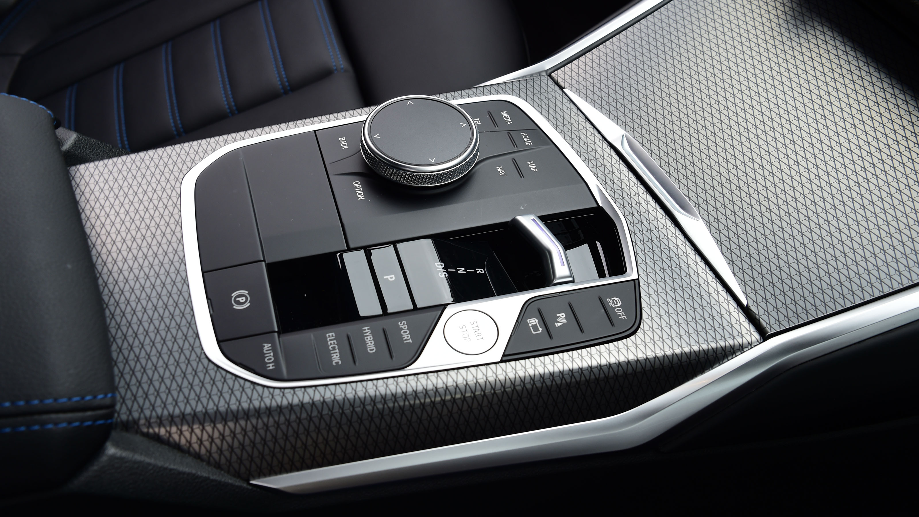 2023 BMW 330e - iDrive
