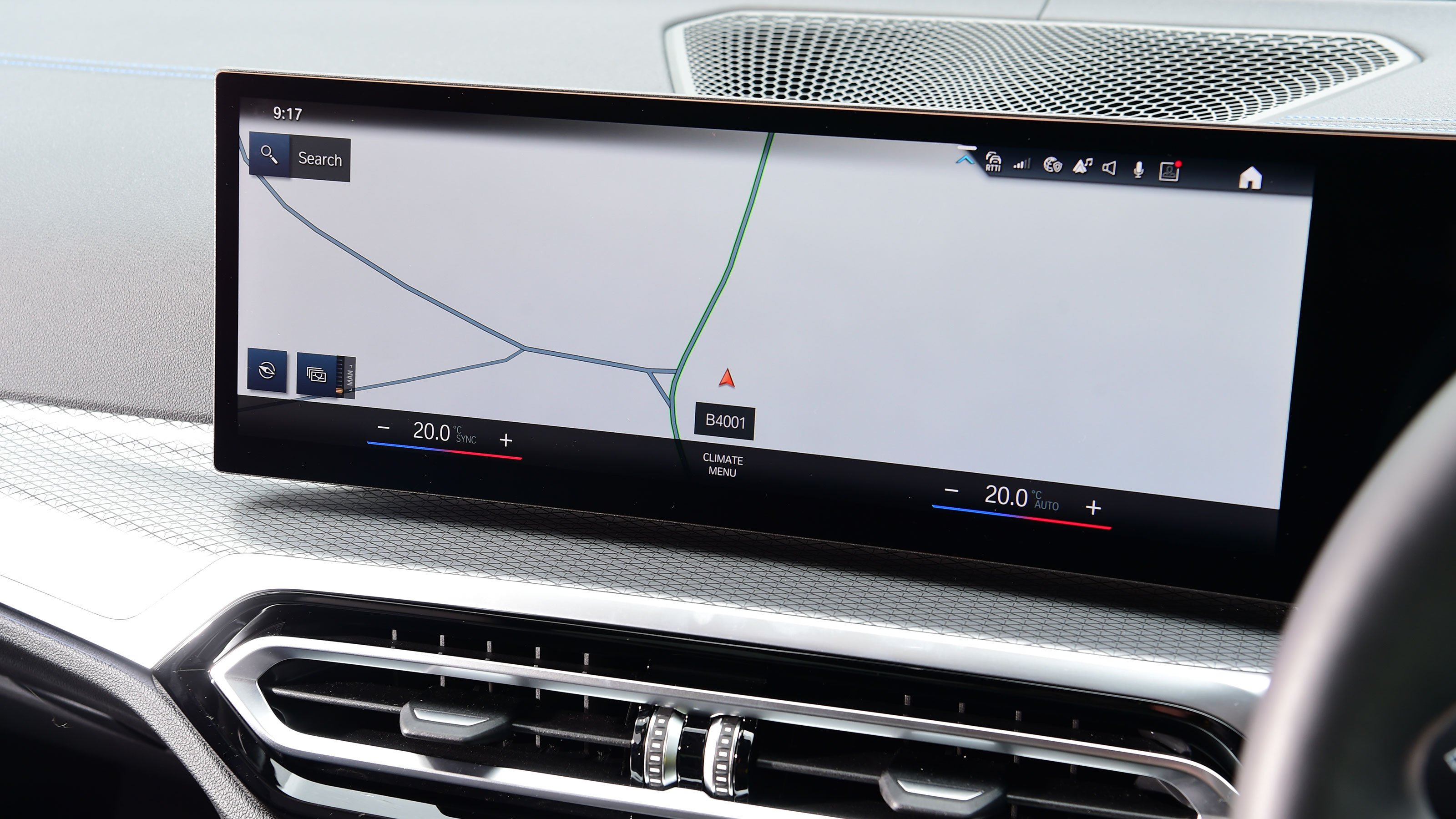 2023 BMW 330e - sat-nav