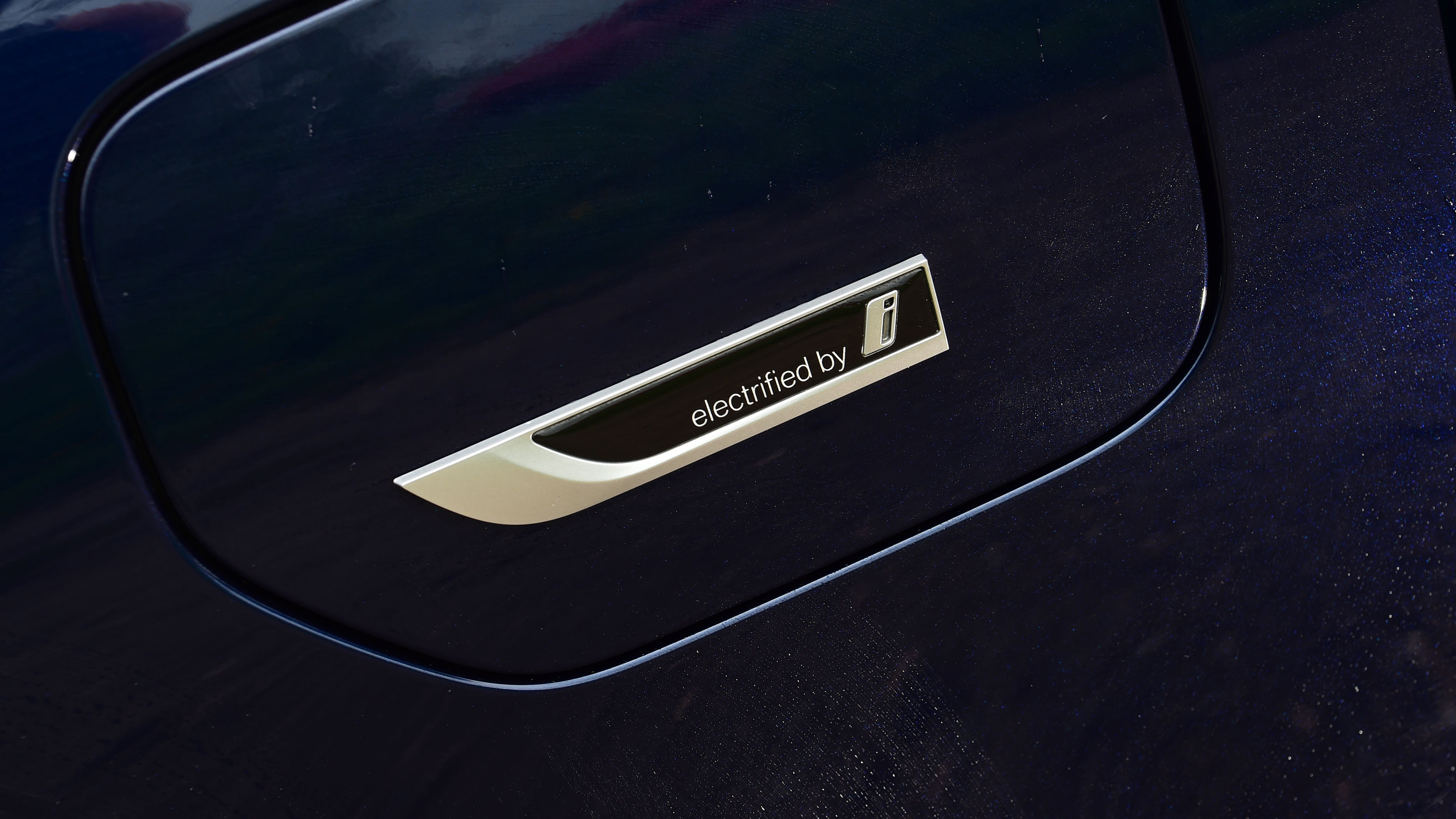 2023 BMW 330e - chargeport