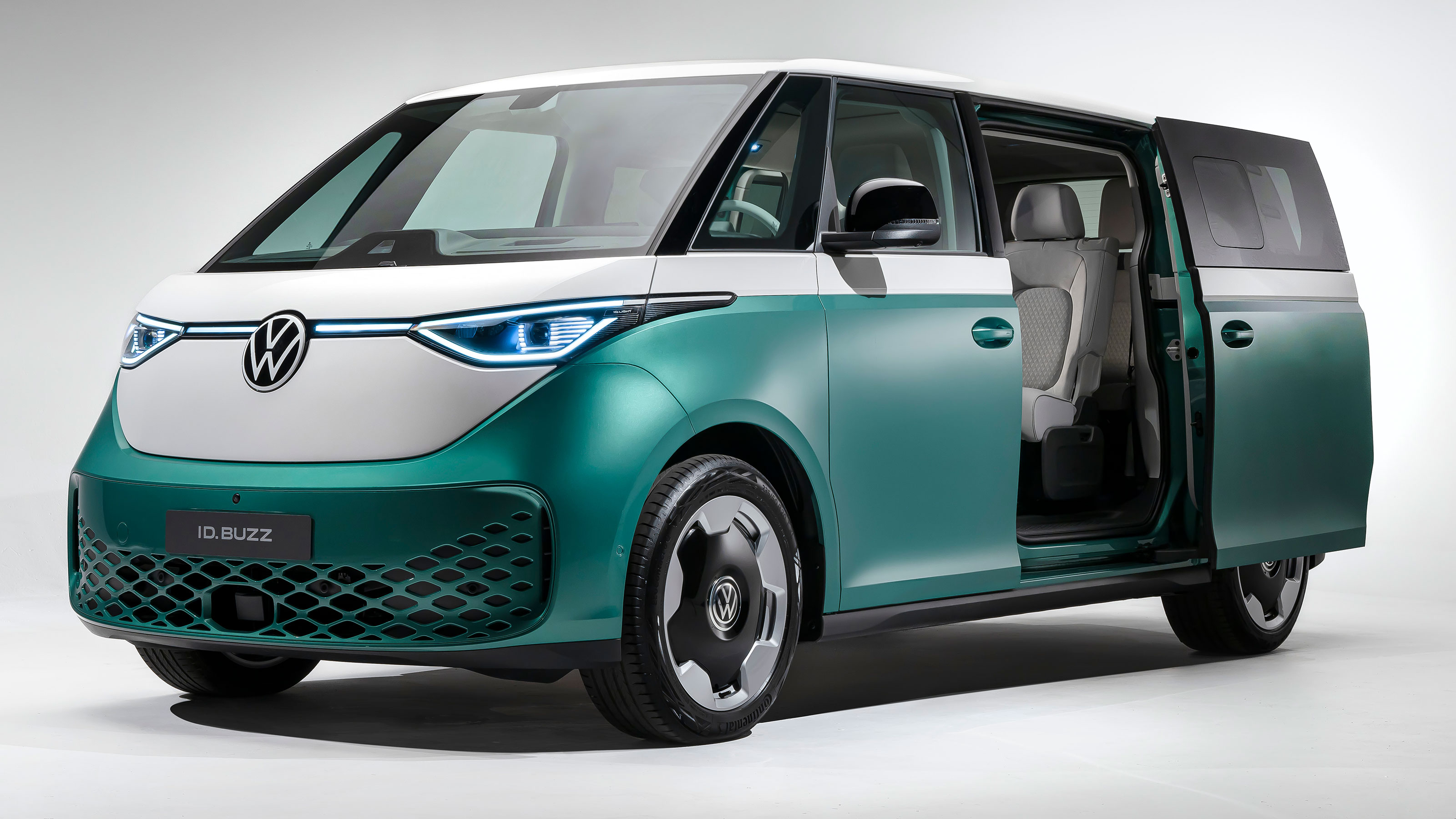 Volkswagen ID. Buzz LWB - front door open