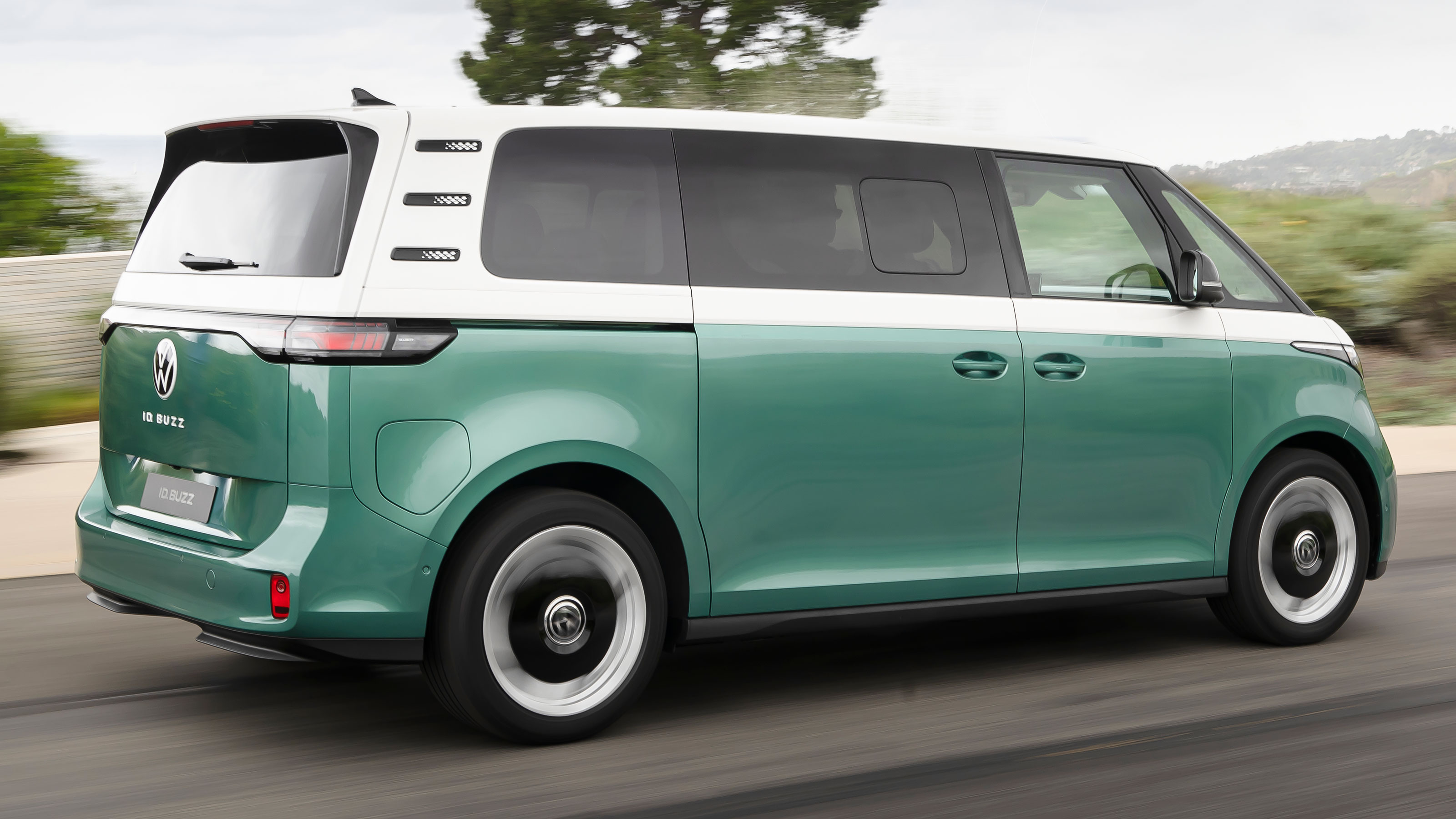 Volkswagen ID. Buzz LWB - dynamic rear