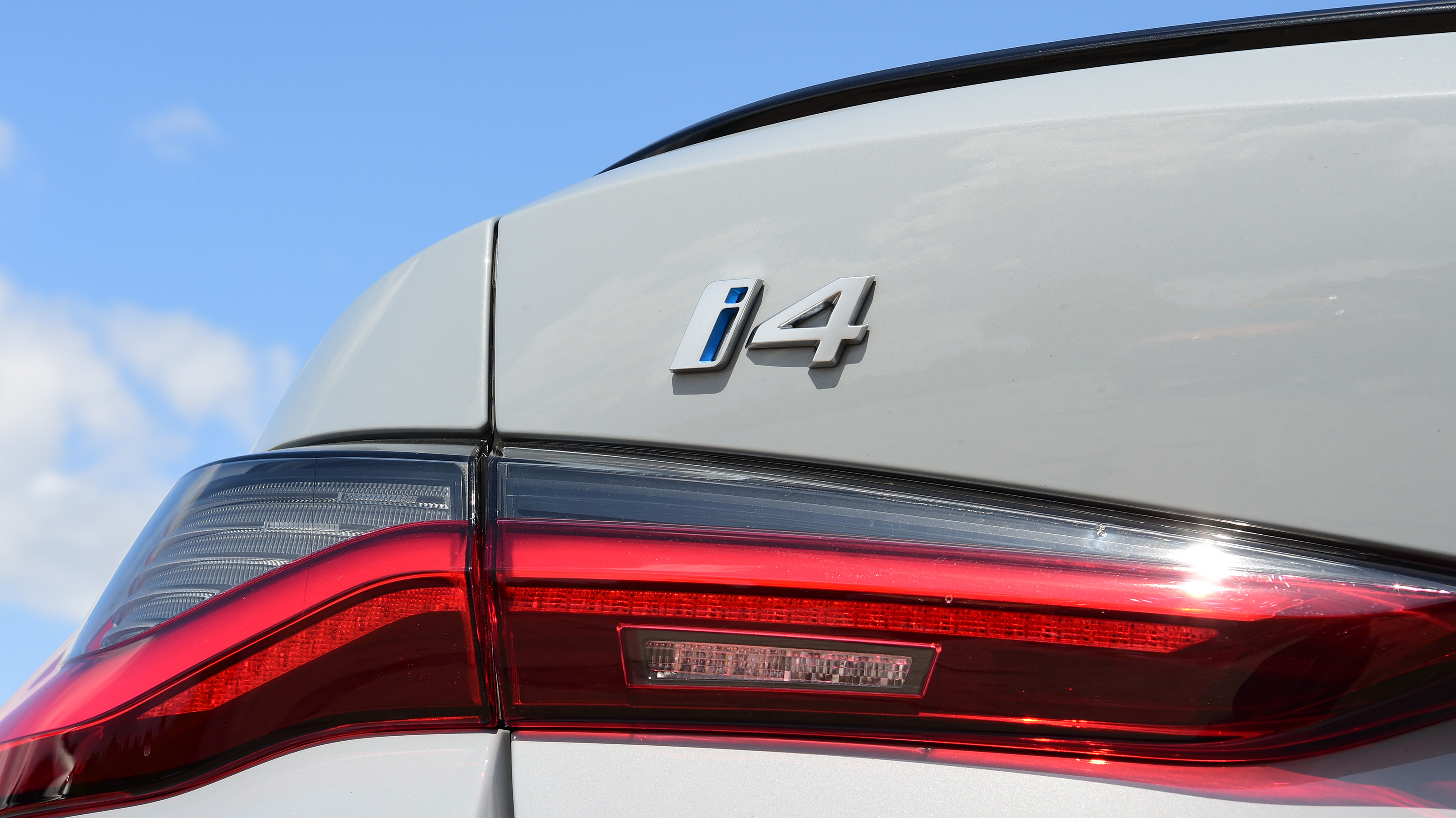 BMW i4 - badge