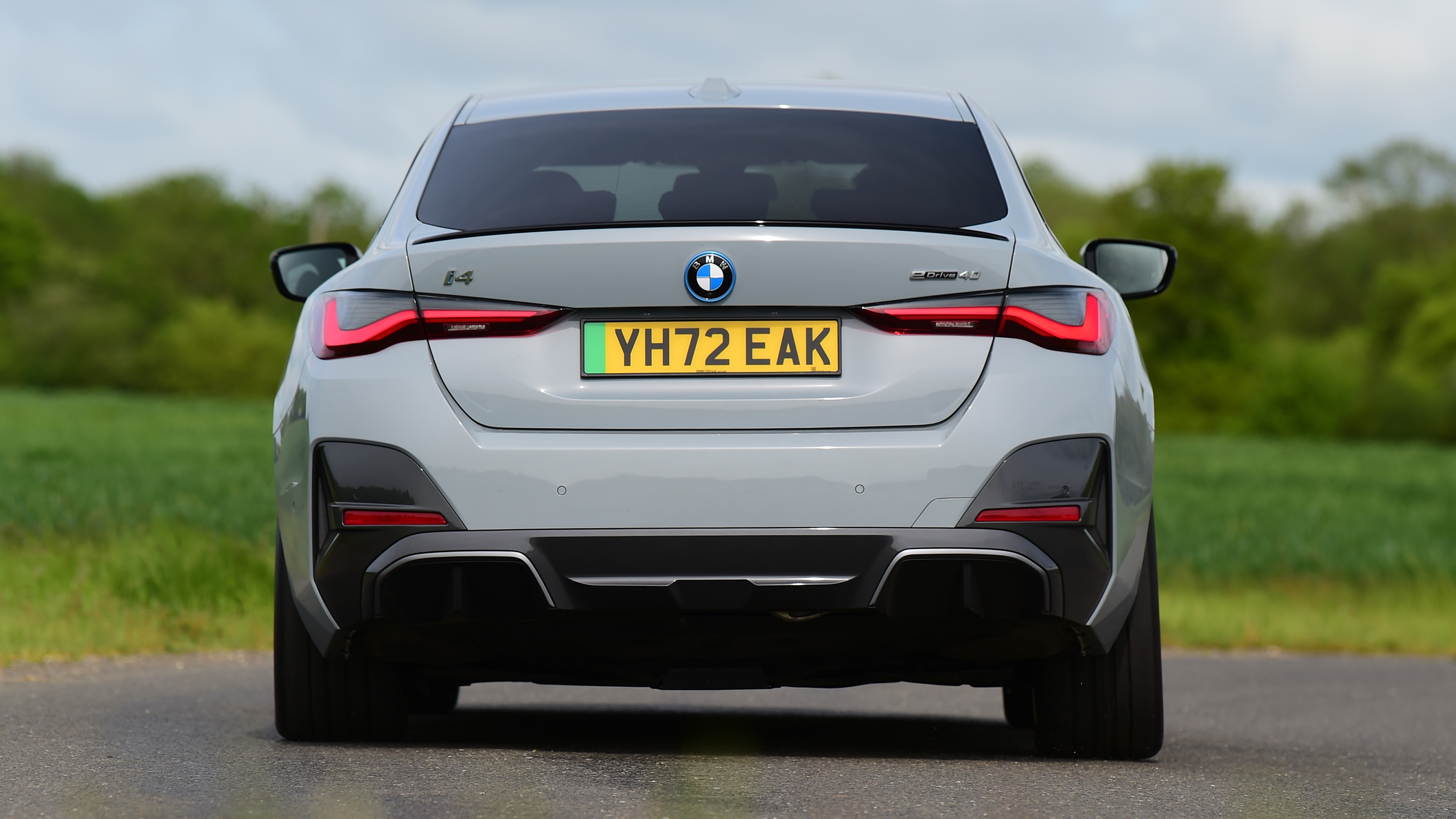 BMW i4 - rear dynamic
