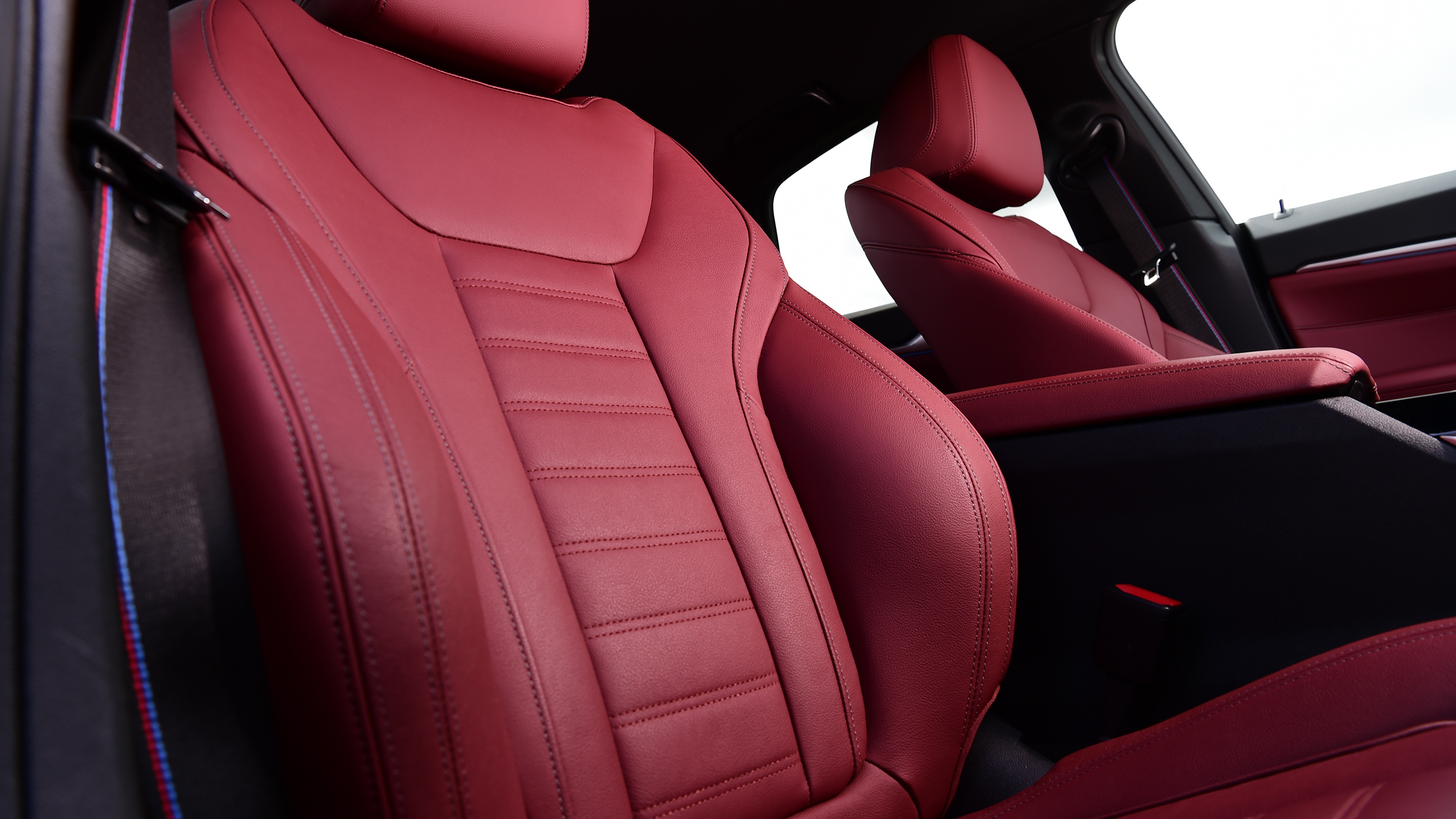 BMW i4 - seats