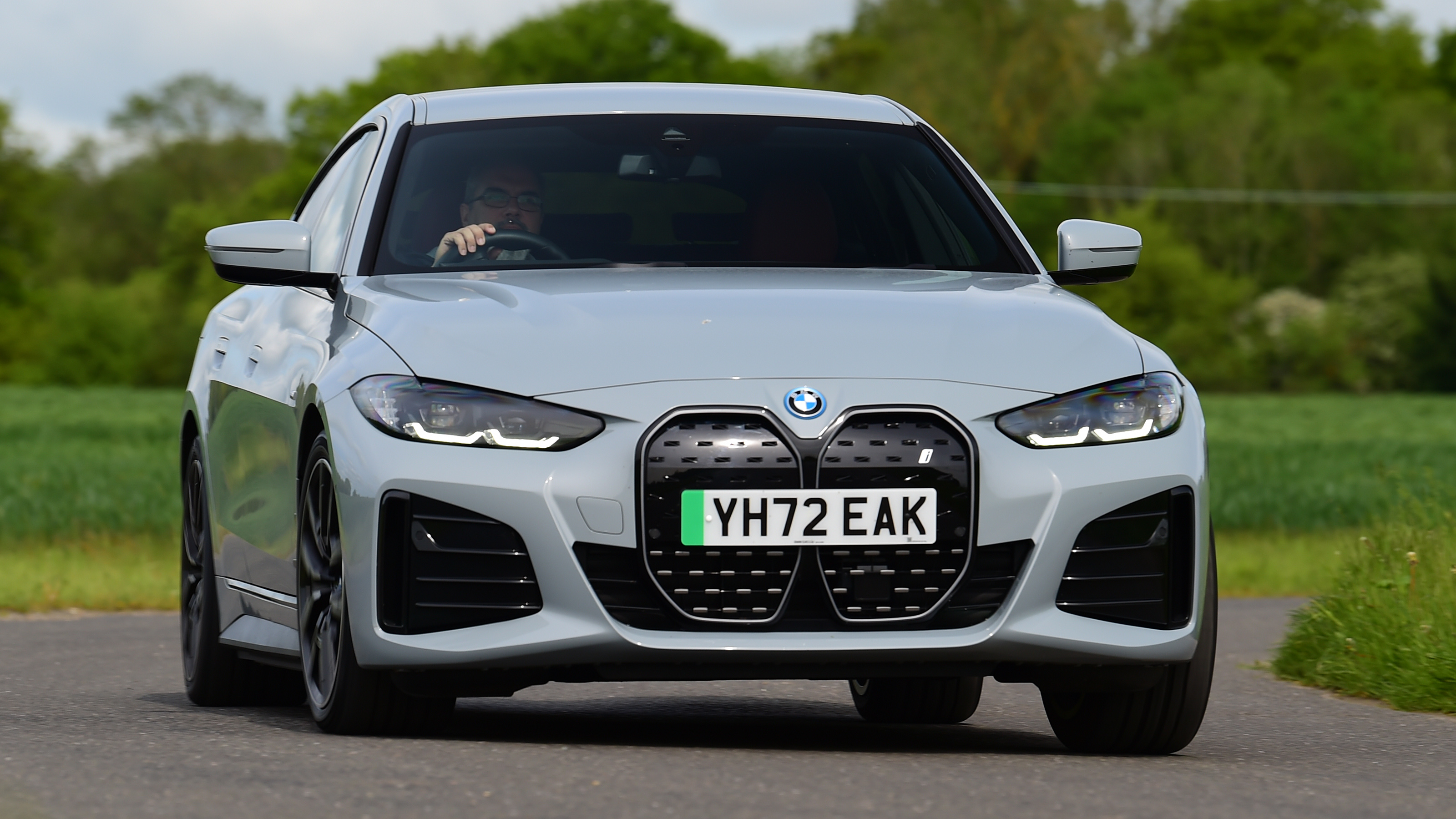 BMW i4 - front dynamic