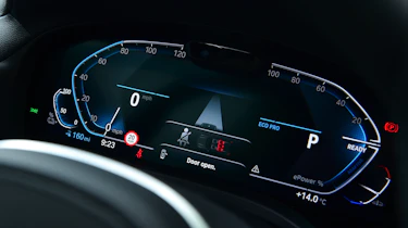 BMW iX3 - dials