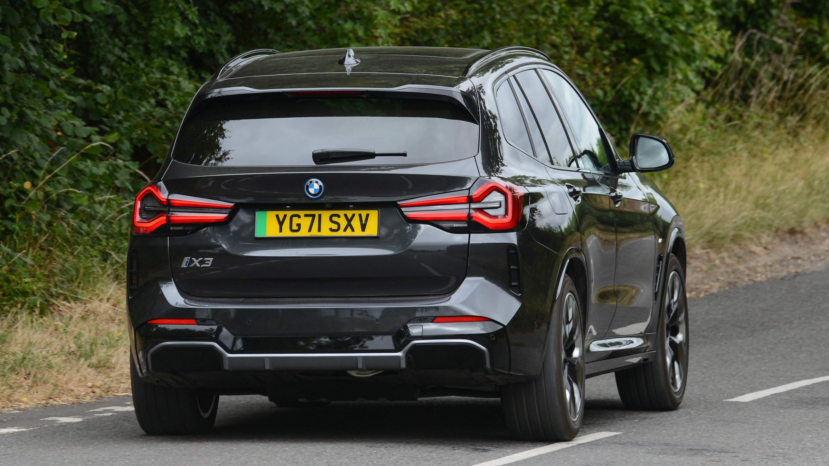 BMW iX3 - rear dynamic
