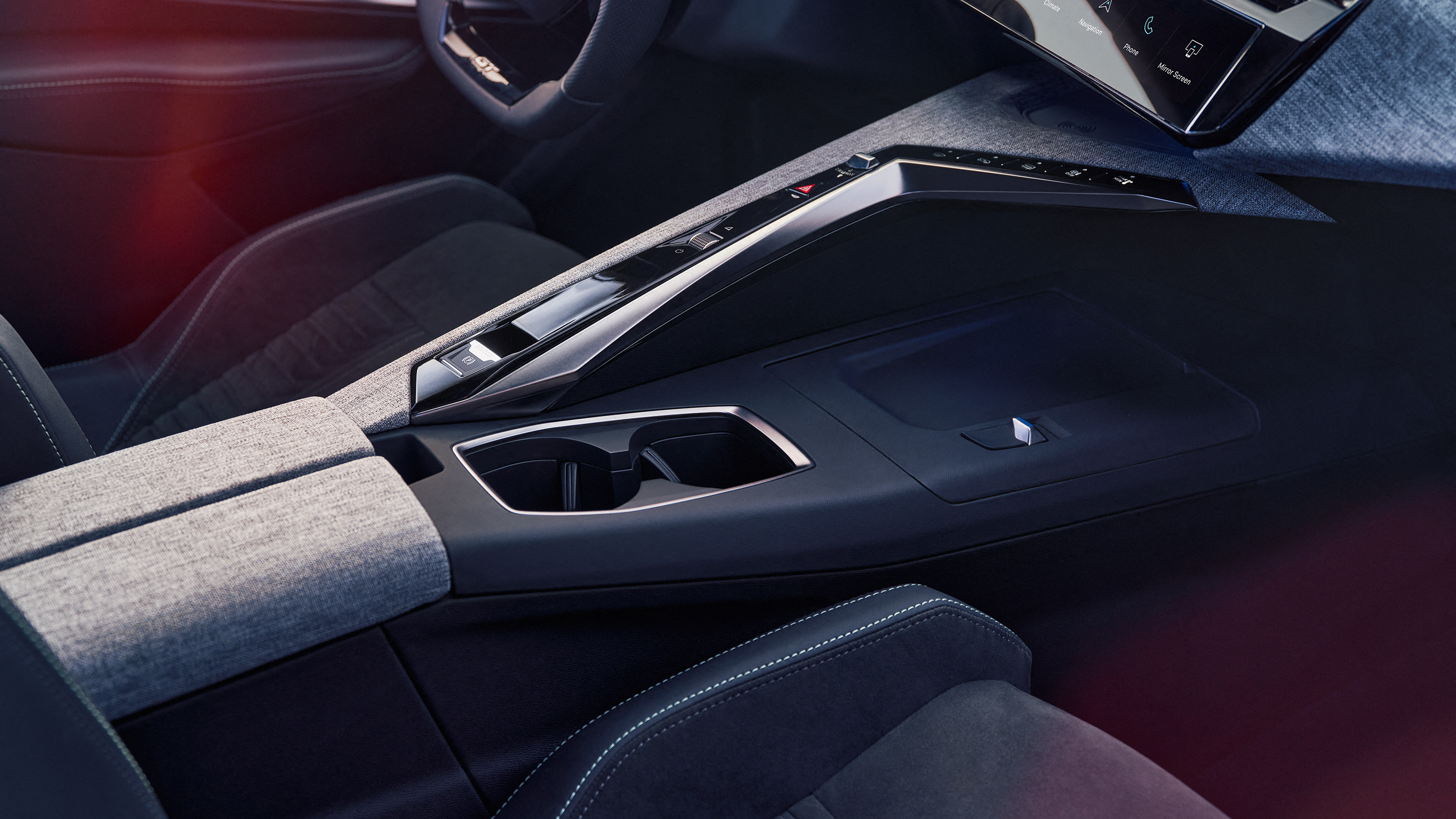 Peugeot e-3008 - centre console