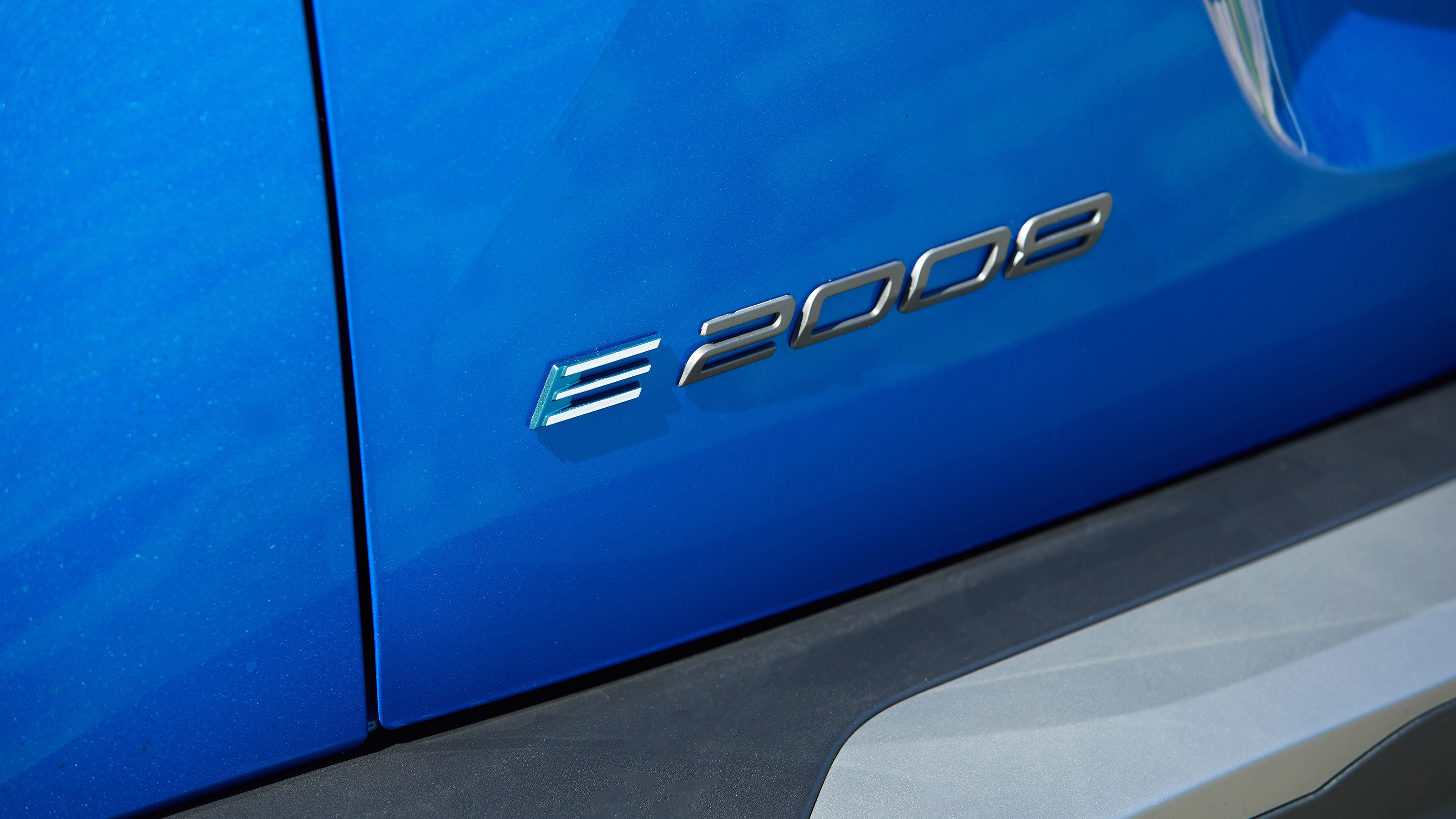 Peugeot E-2008 - badge