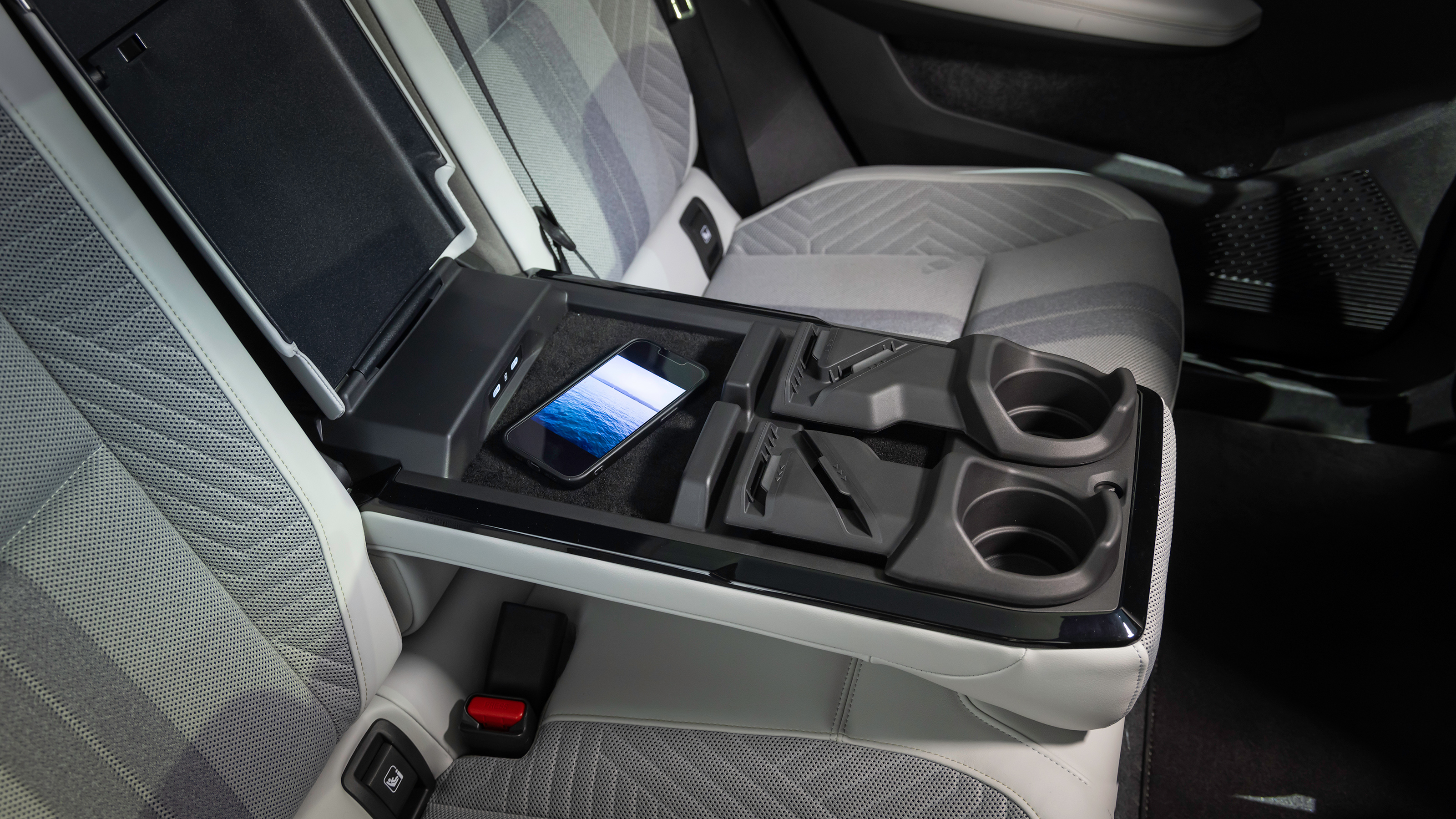 Renault Scenic E-Tech - armrest