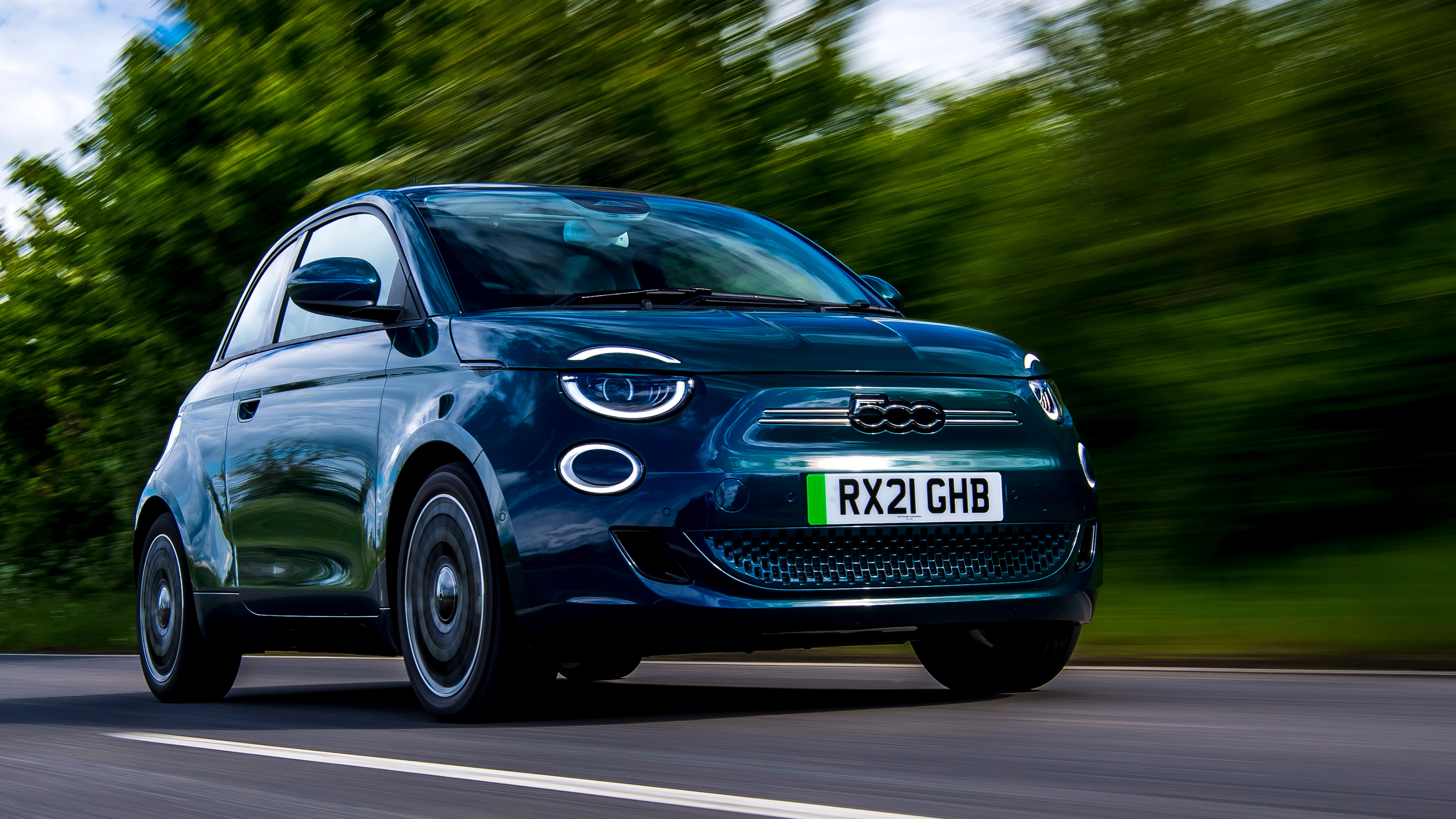 Fiat 500e - front tracking