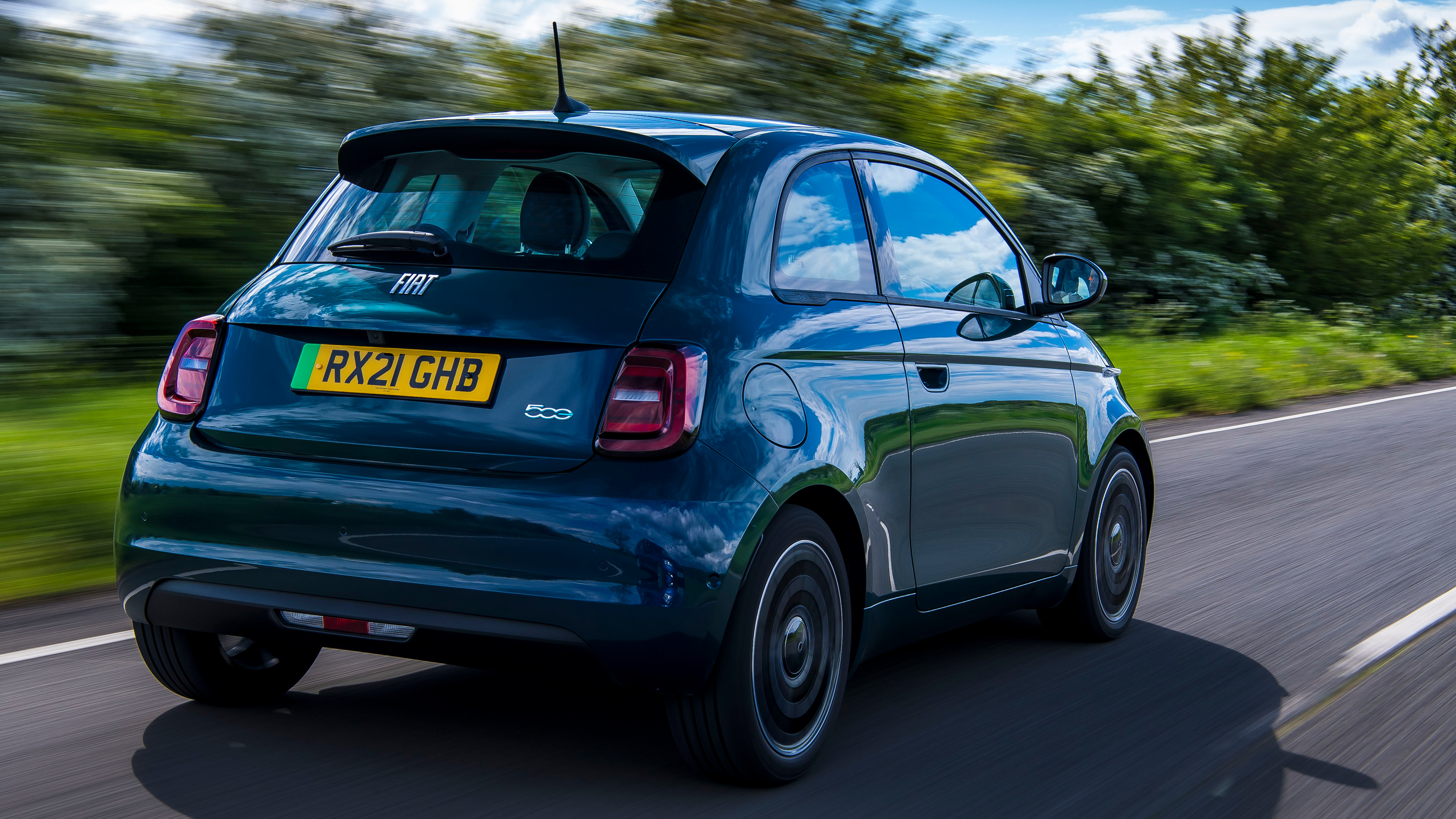 Fiat 500e UK - rear tracking