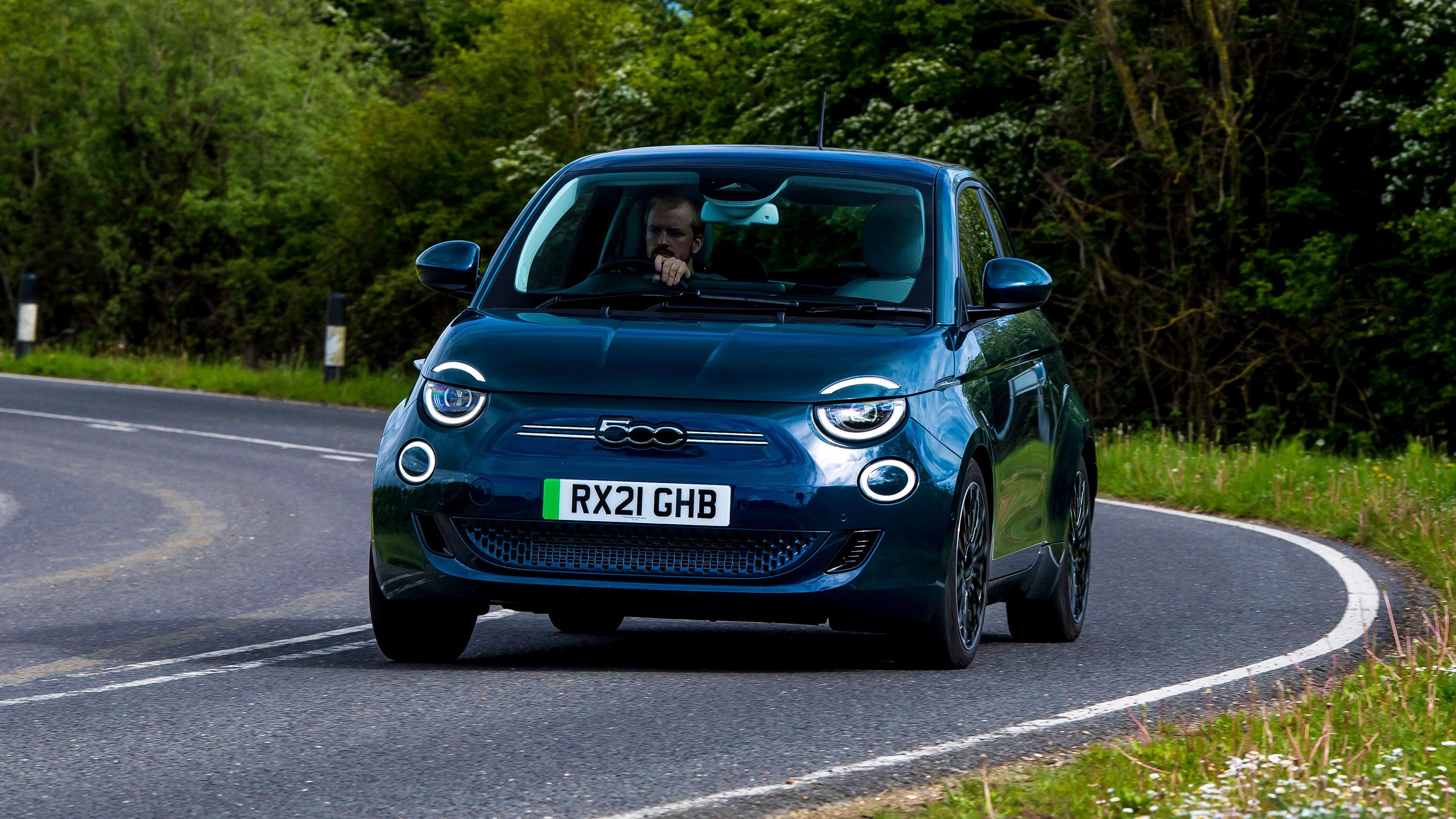 Fiat 500e UK - front dynamic