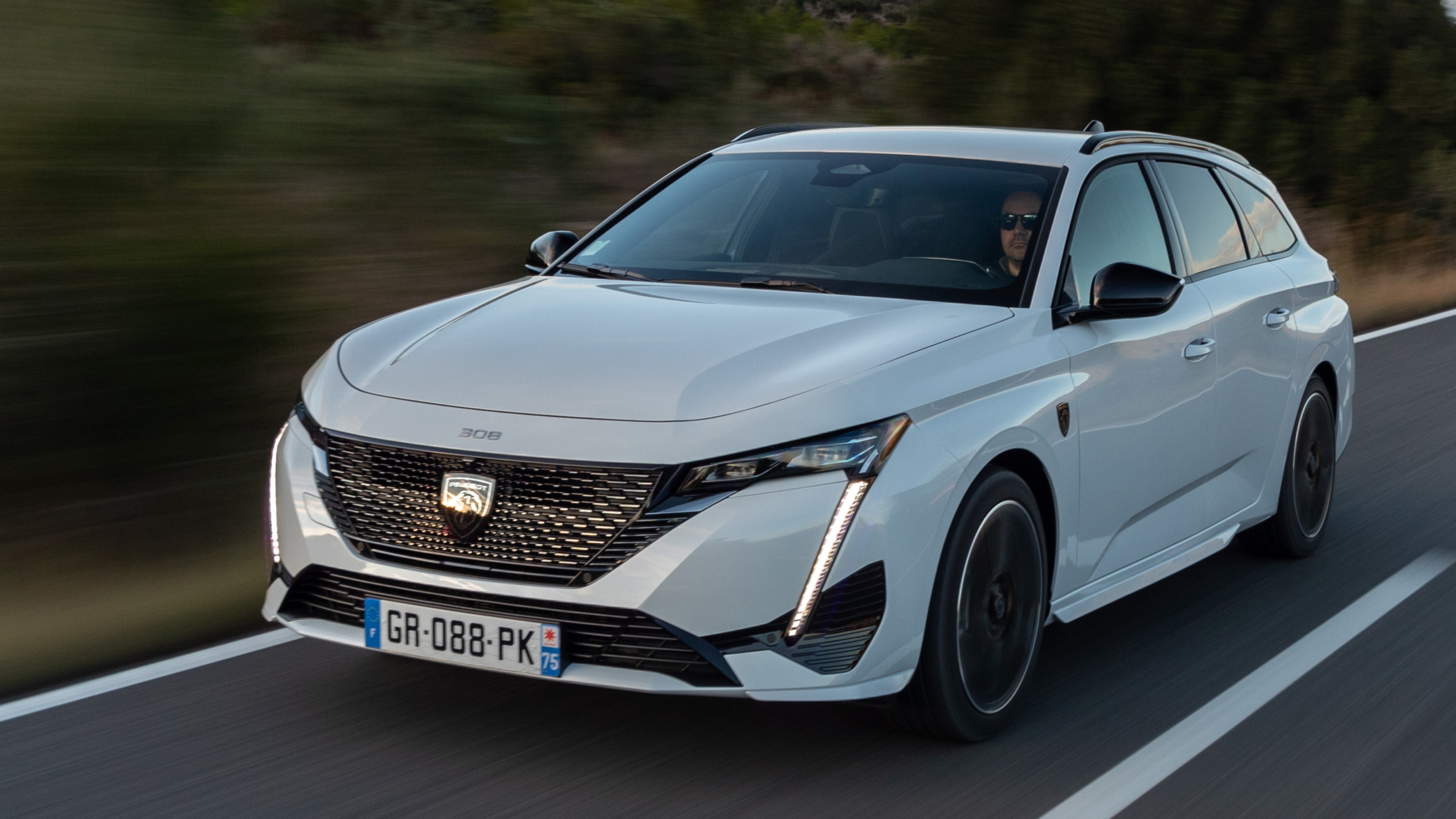 Peugeot E-308 SW - header