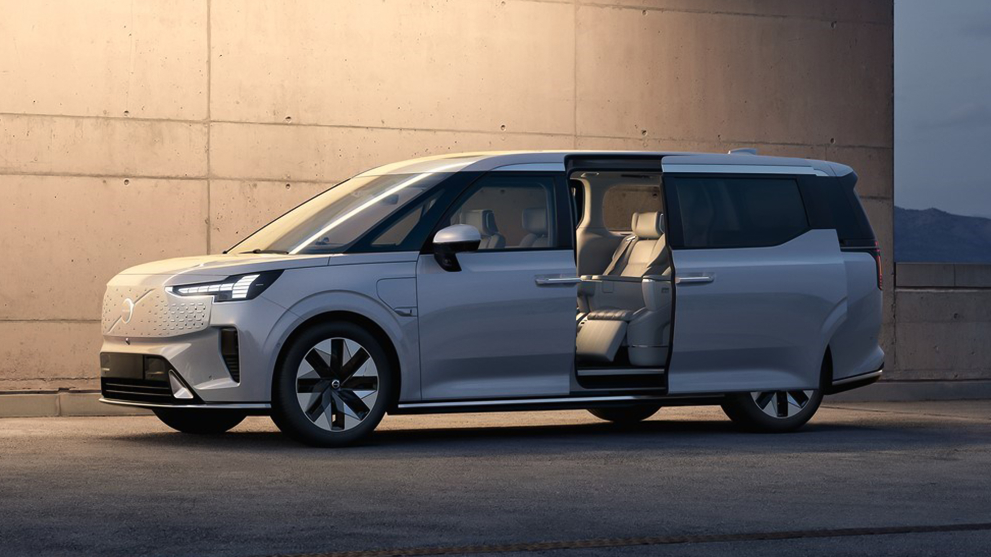 Volvo EM90 reveal - header