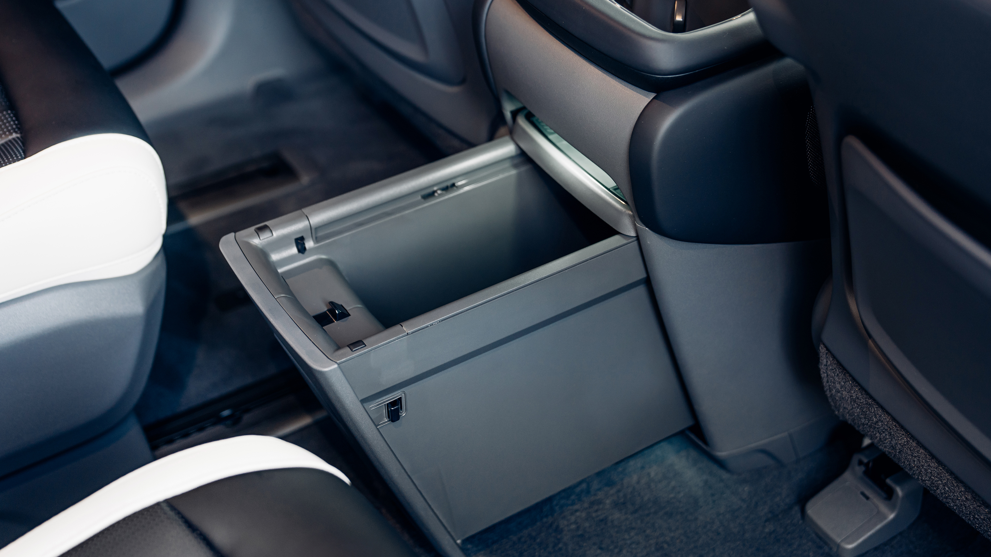 Kia EV9 - storage