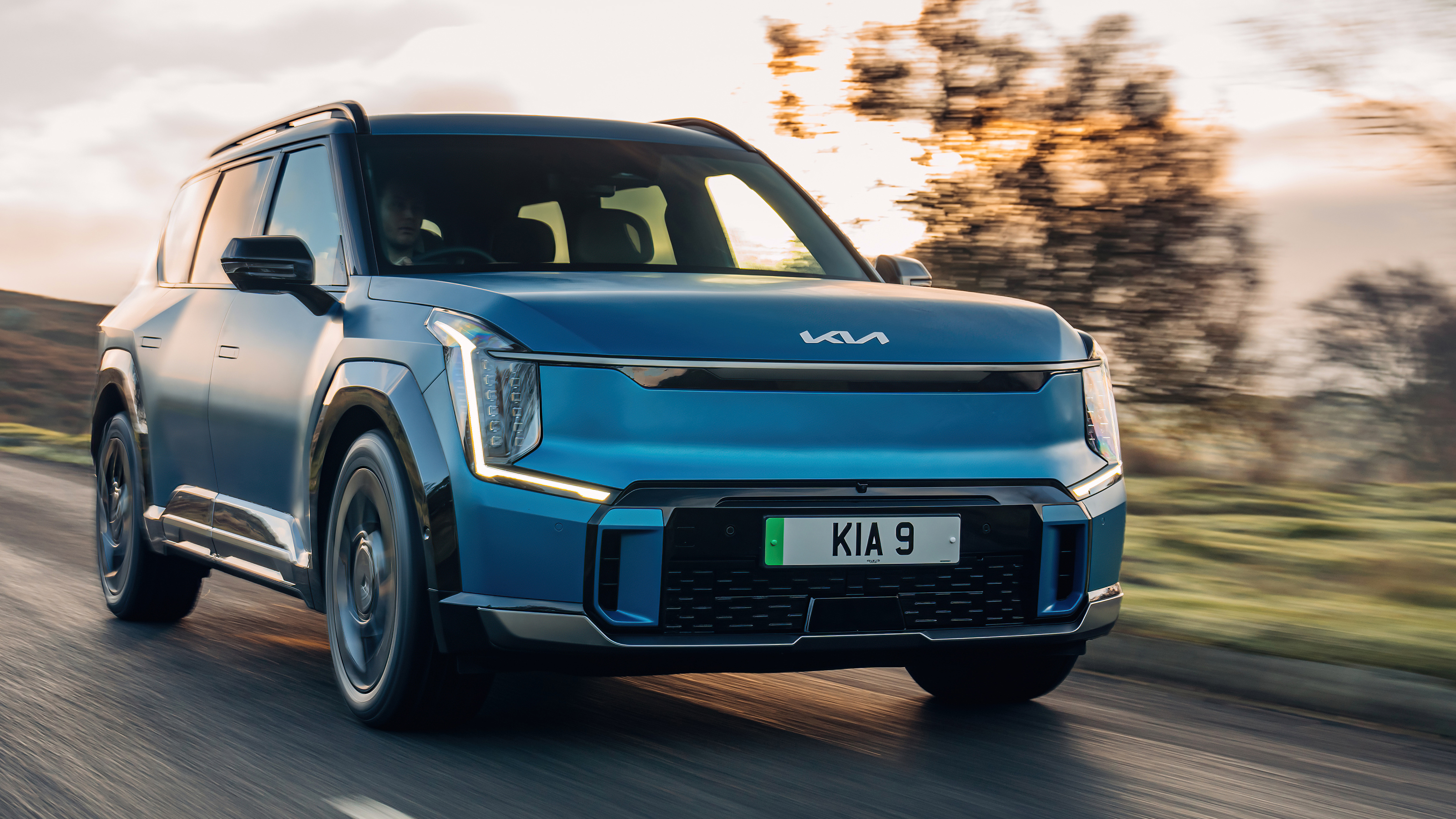 Kia EV9 - front tracking