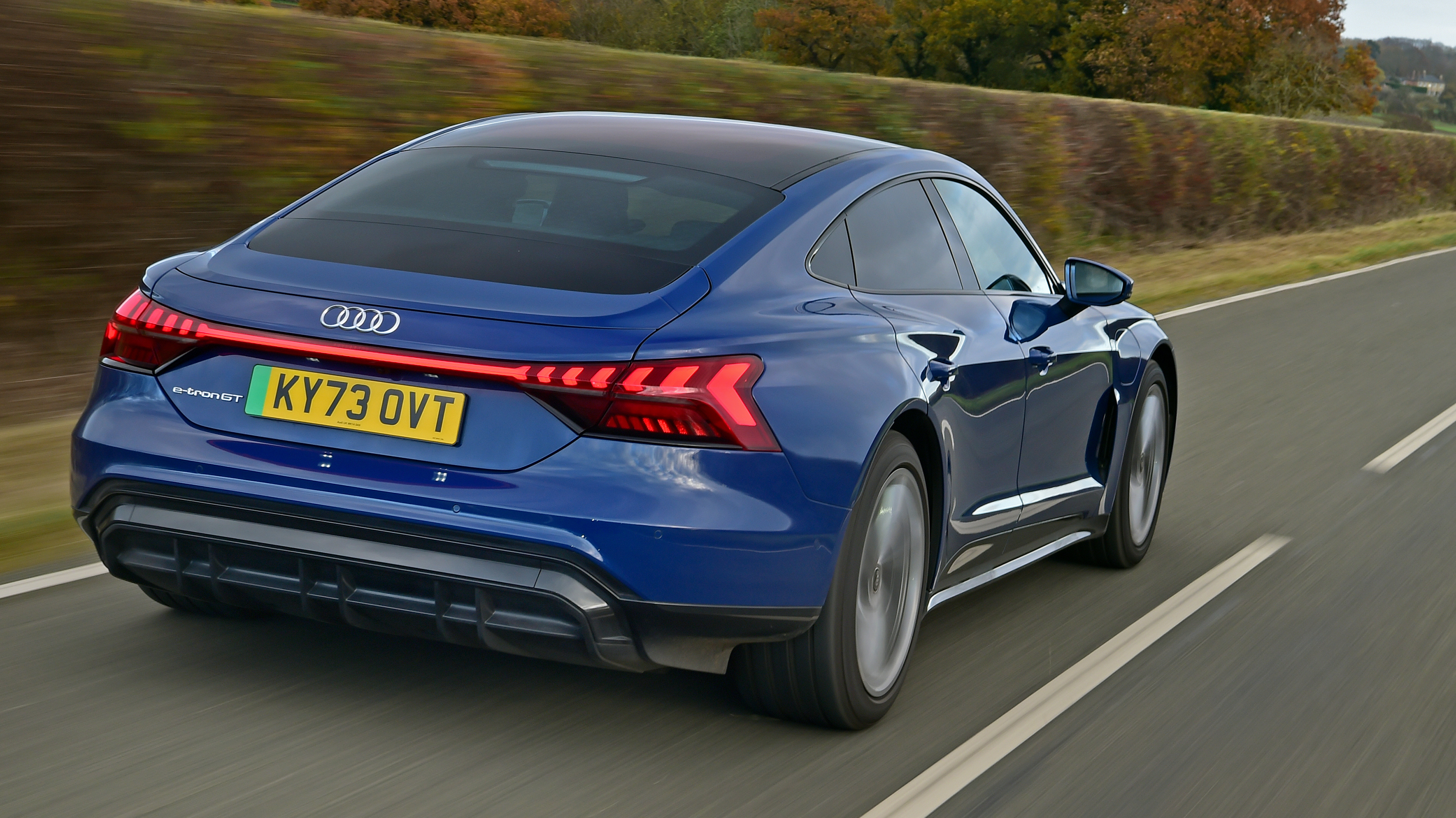 Audi e-tron GT - rear tracking