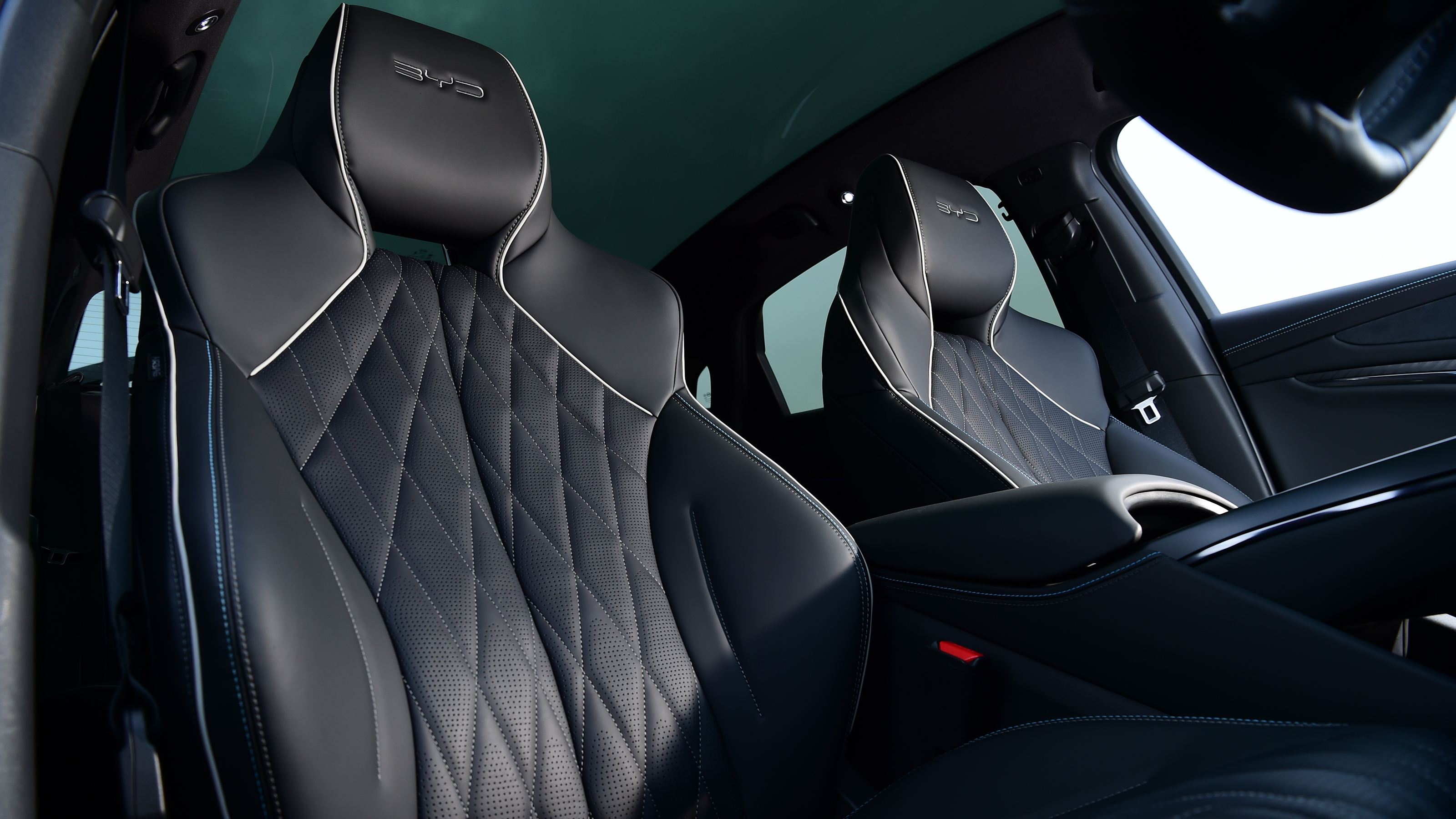 BYD Seal - front seats