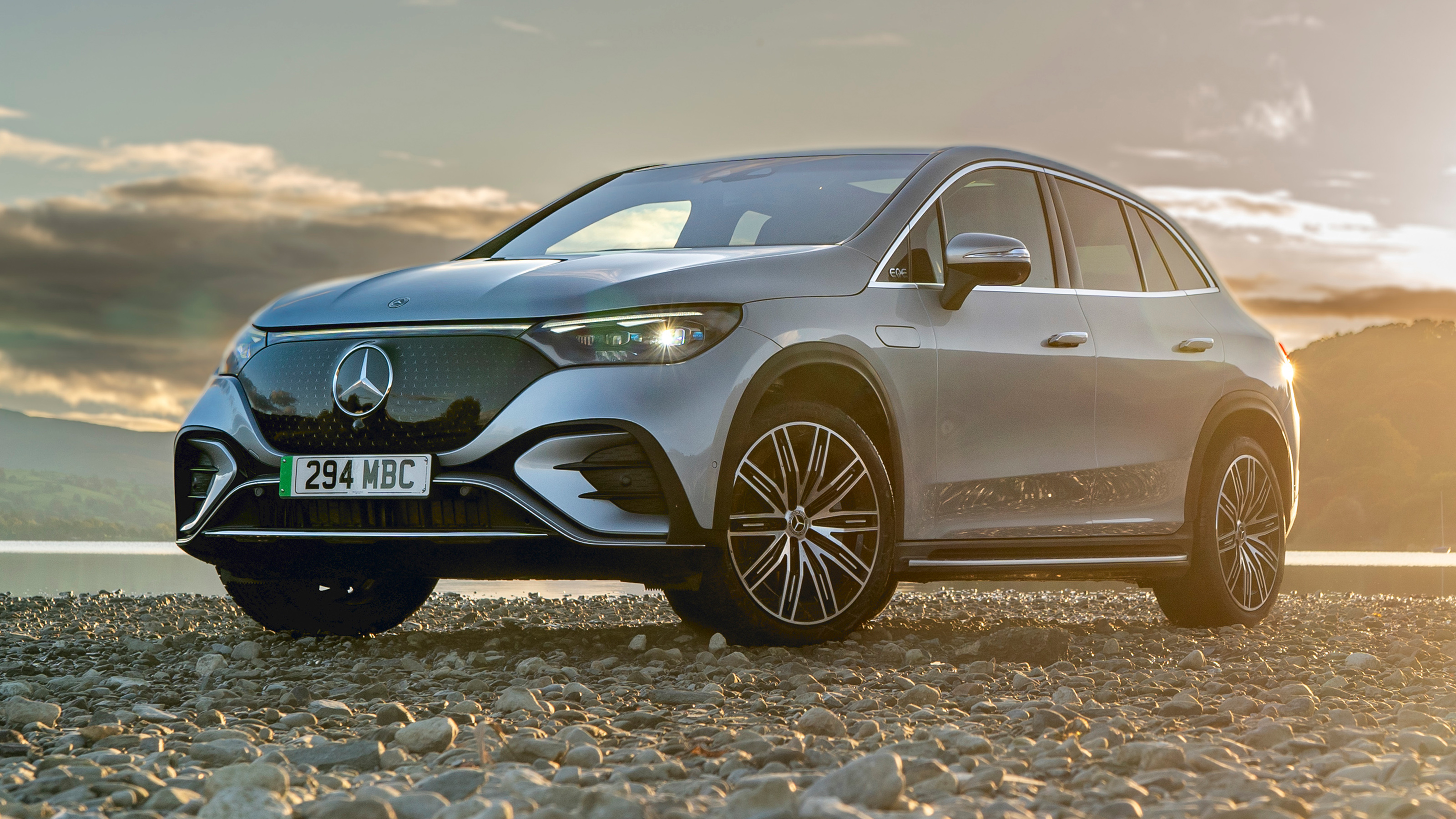 Mercedes EQE SUV - static