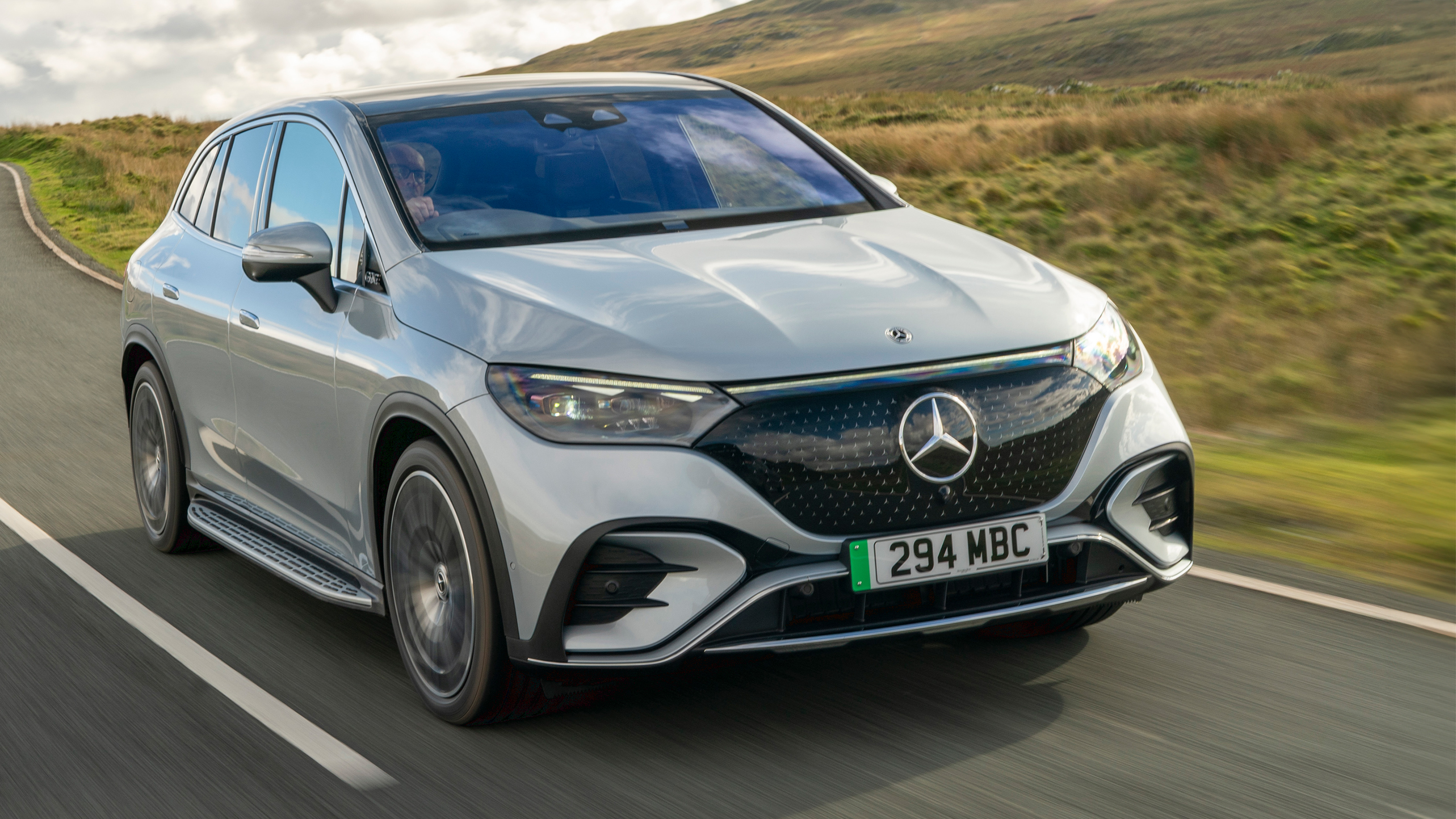 Mercedes EQE SUV - front