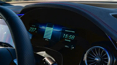 Mercedes EQE SUV - dials