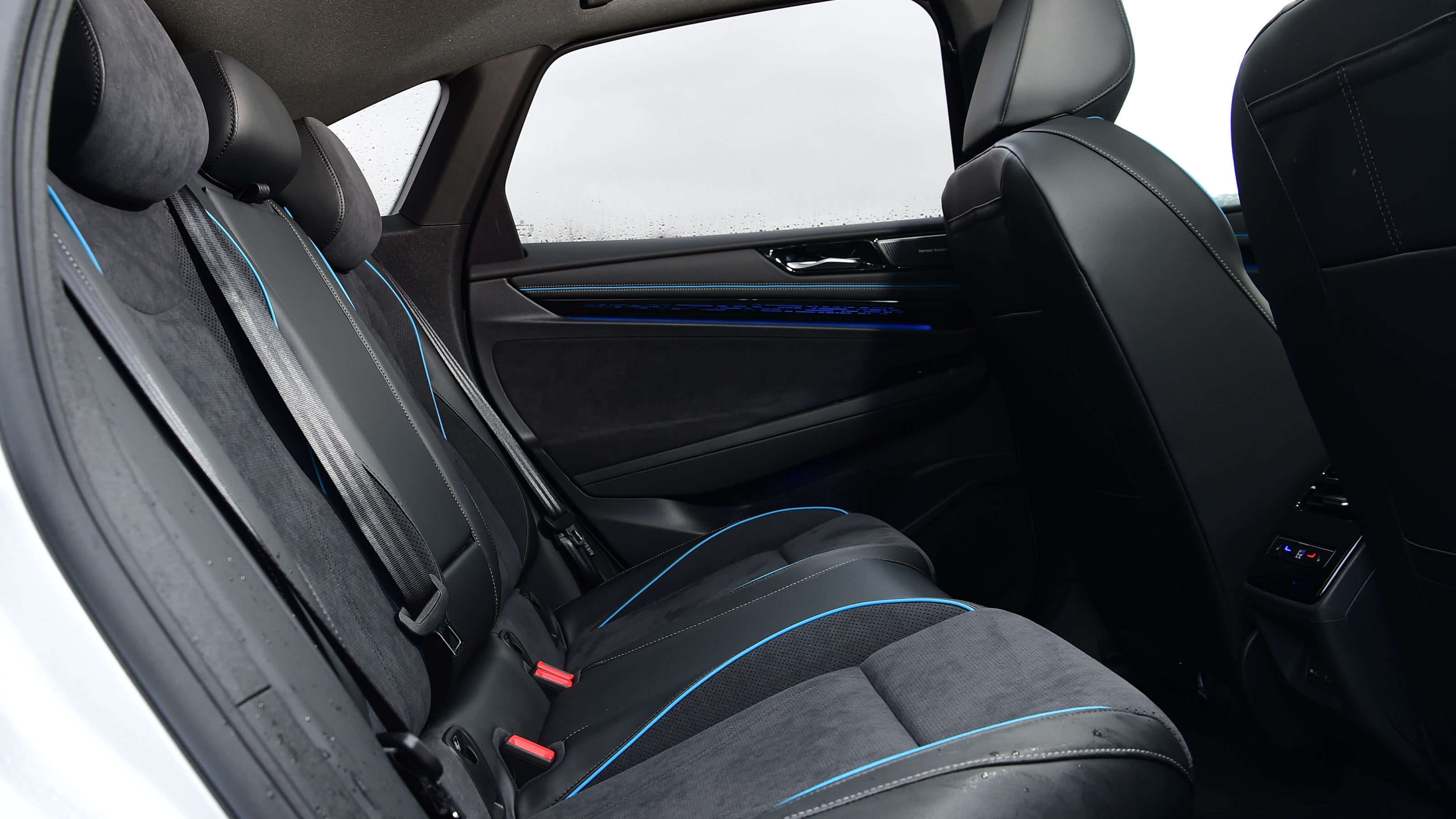 Volkswagen ID.7 - rear seats