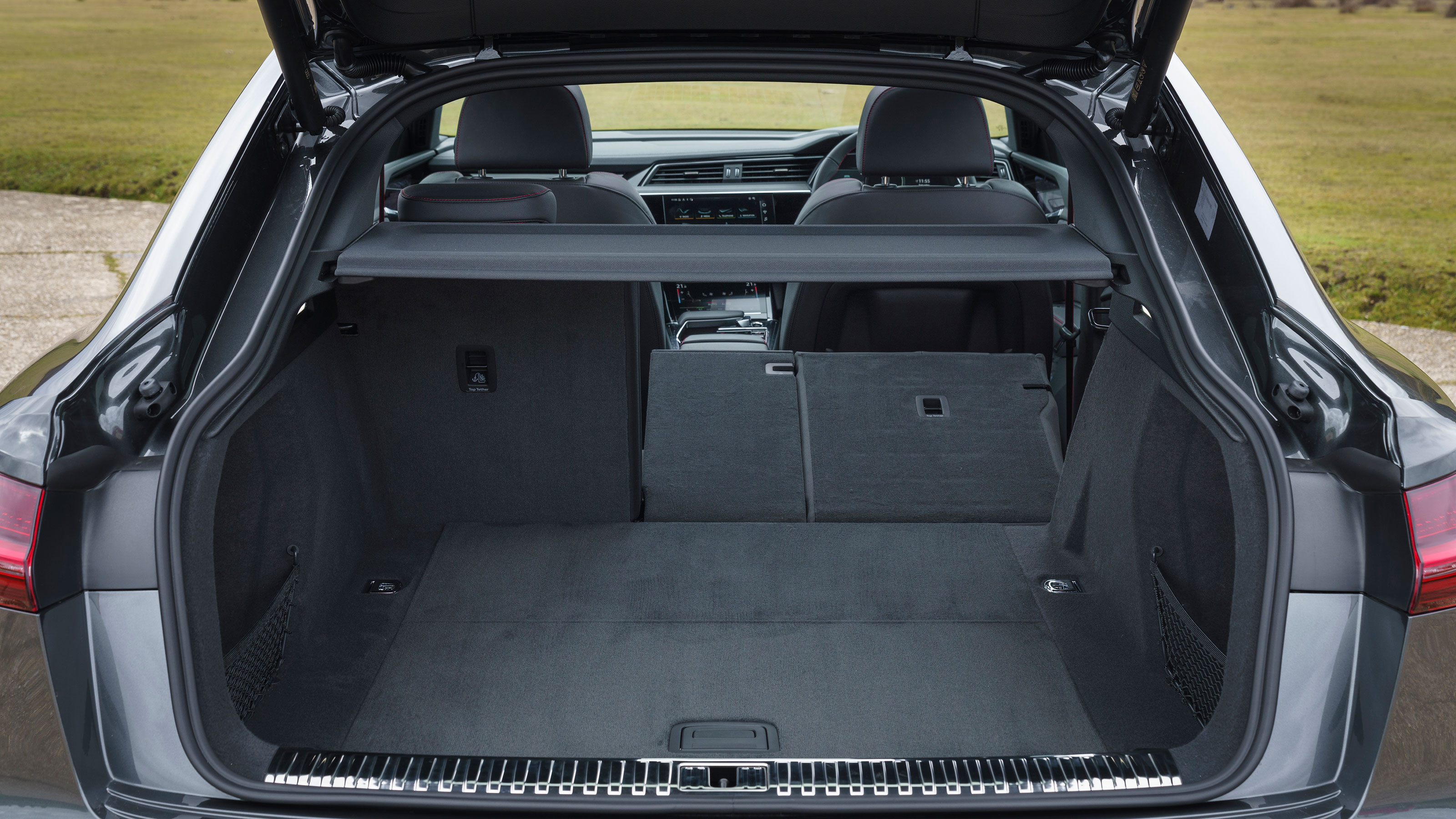 Audi Q8 Sportback e-tron - boot