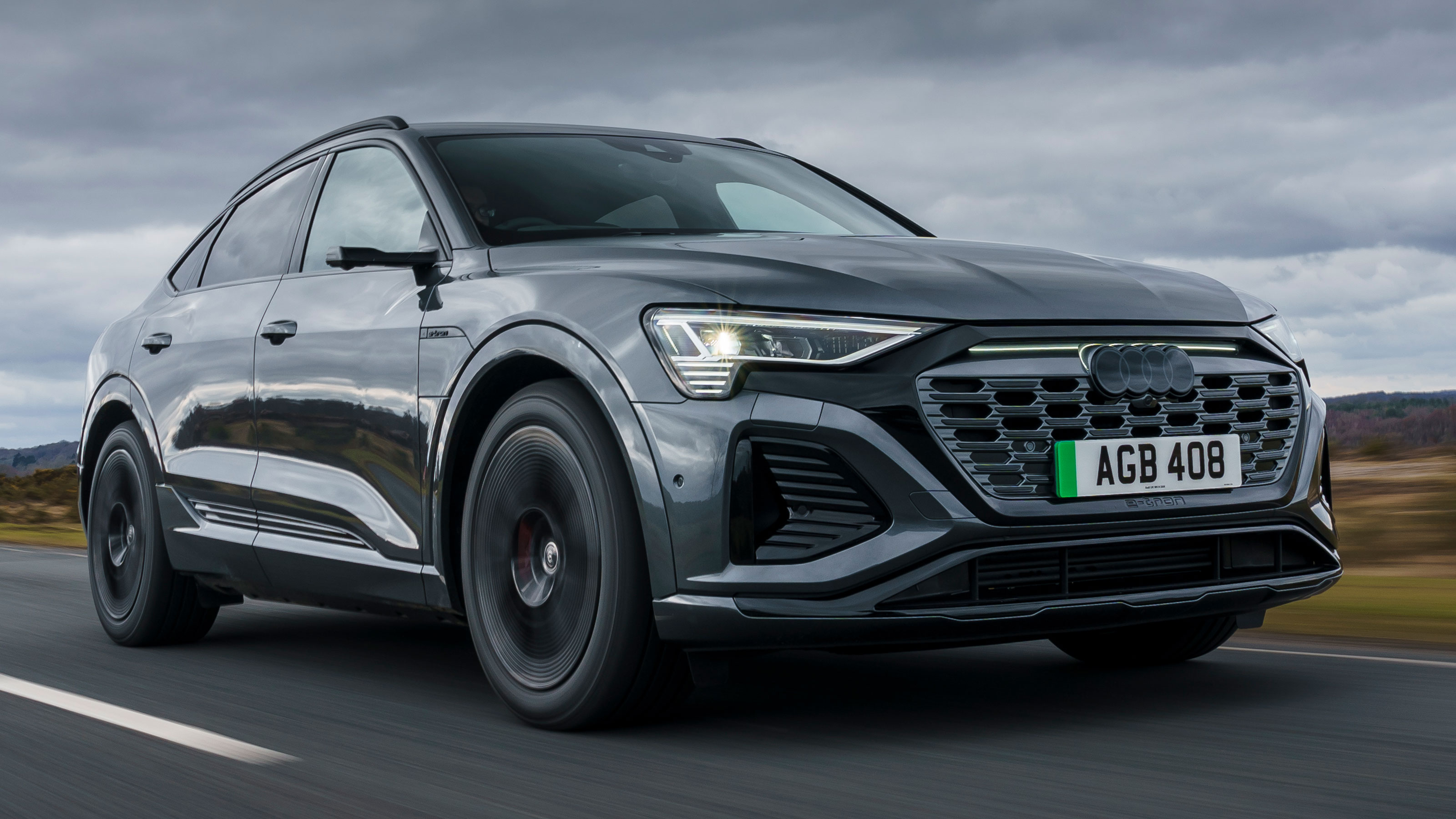 Audi Q8 Sportback e-tron - front tracking