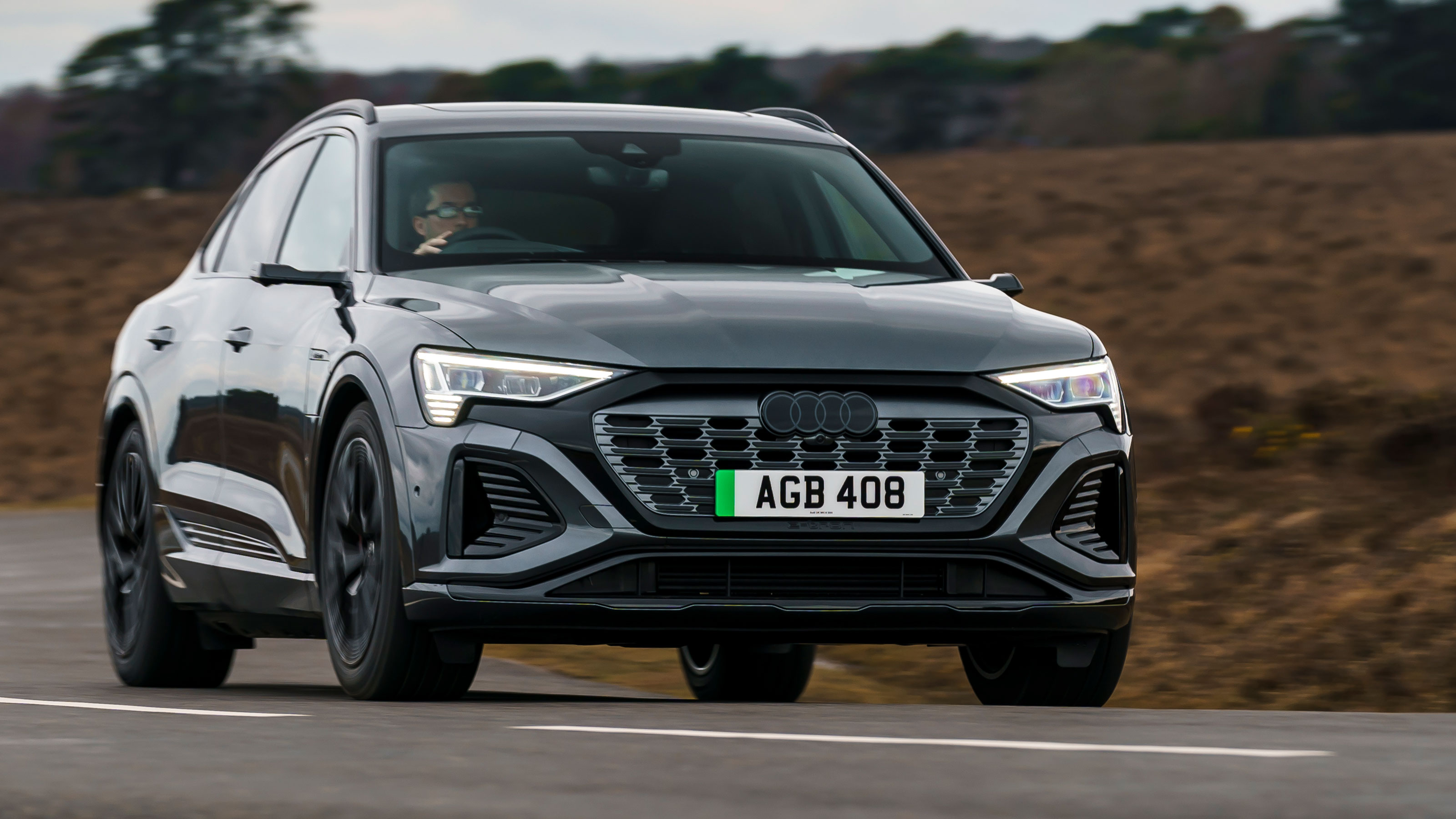 Audi Q8 Sportback e-tron - front dynamic