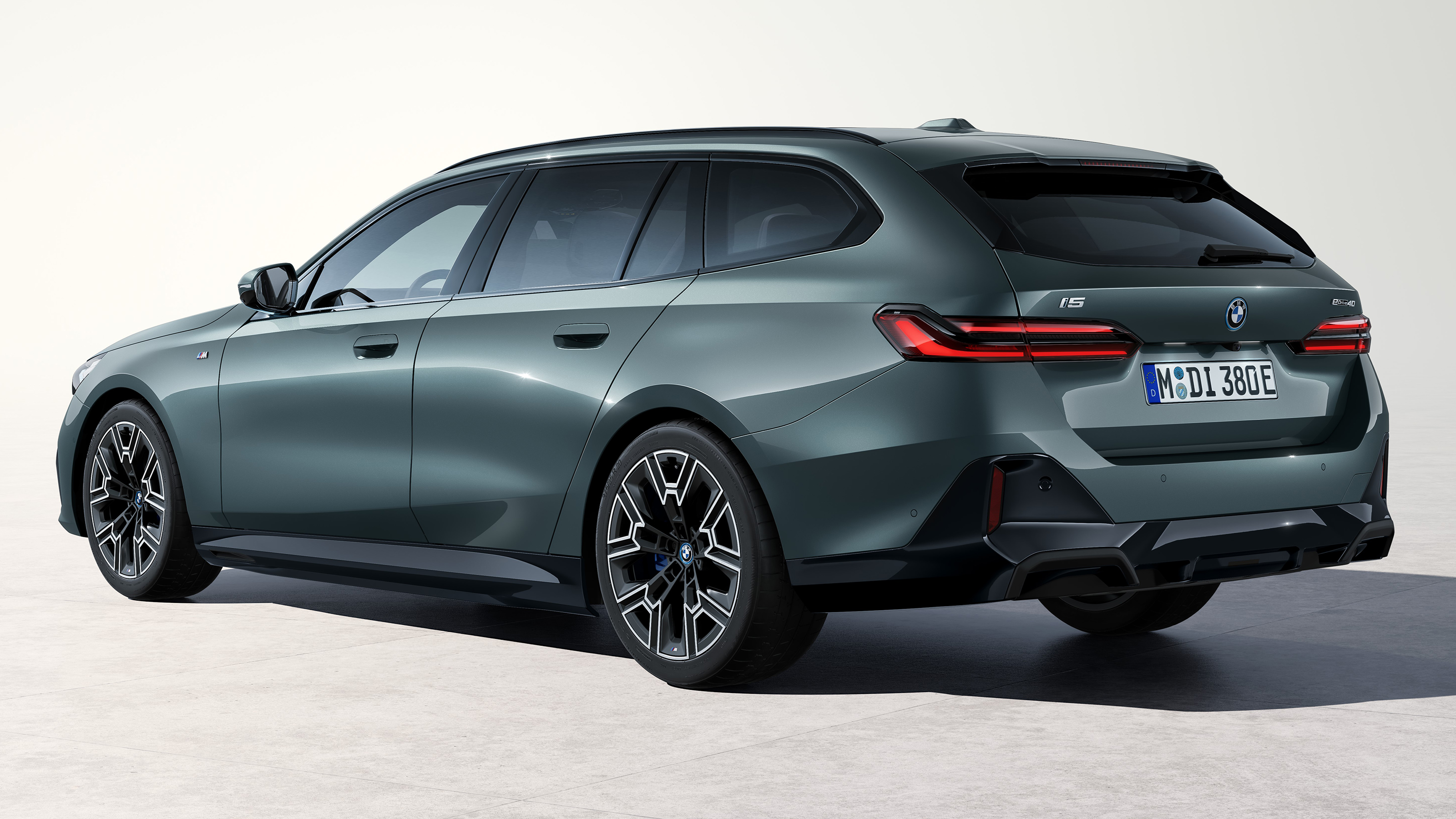 BMW i5 Touring - rear