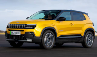 Jeep Avenger - front tracking