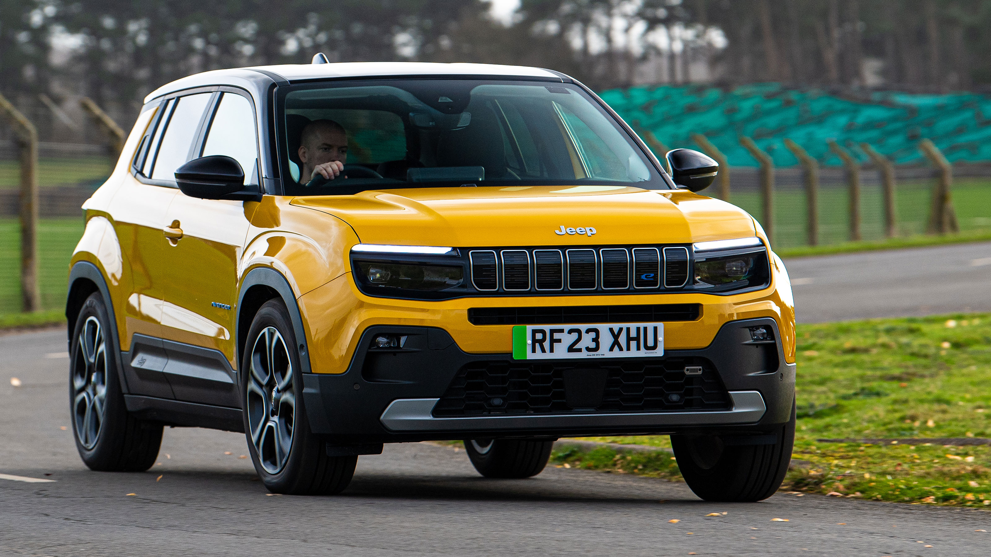 Jeep Avenger - front dynamic