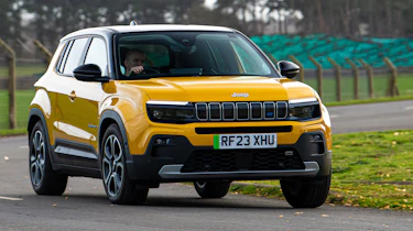 Jeep Avenger - front dynamic