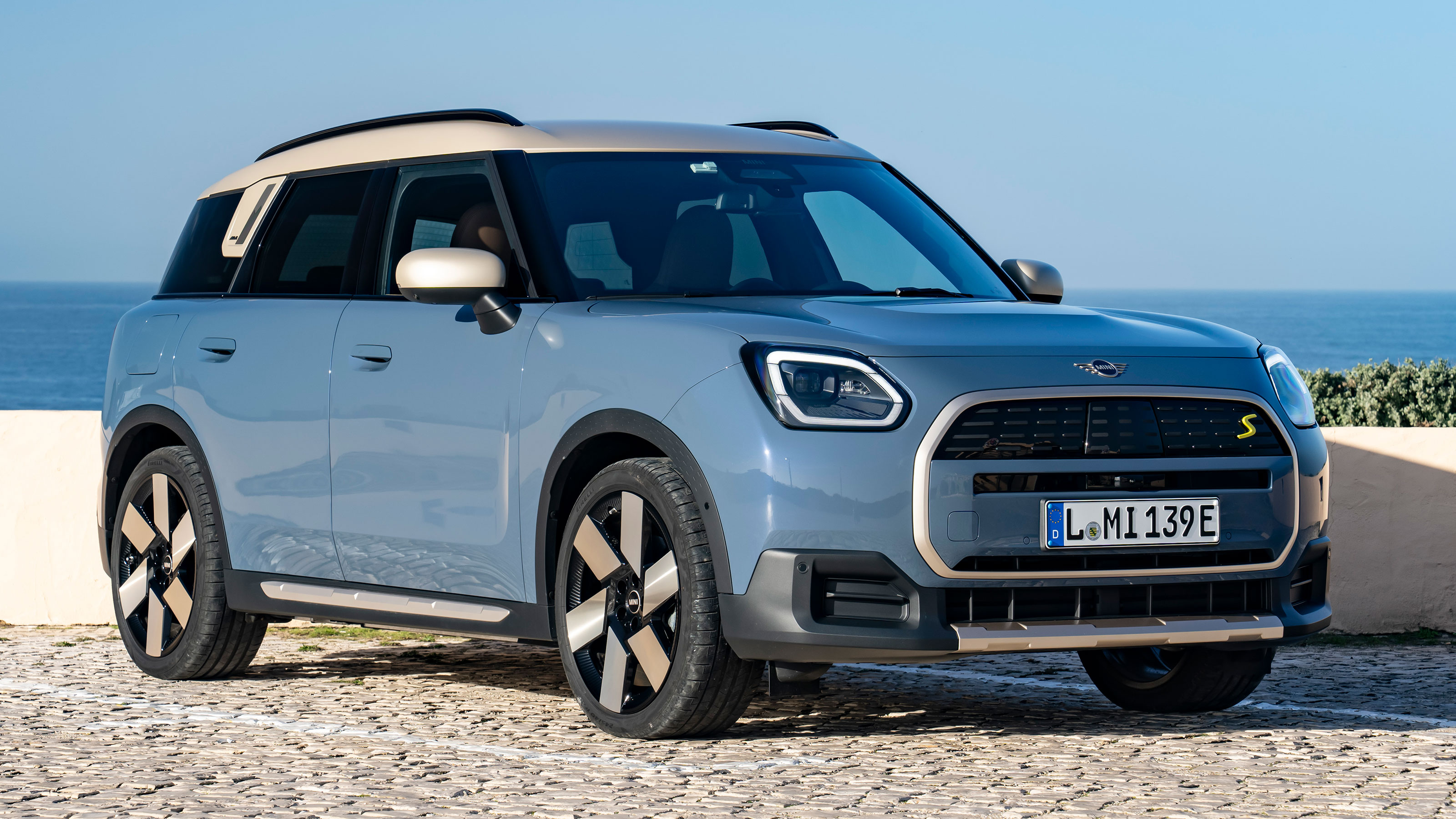 MINI Countryman - front static