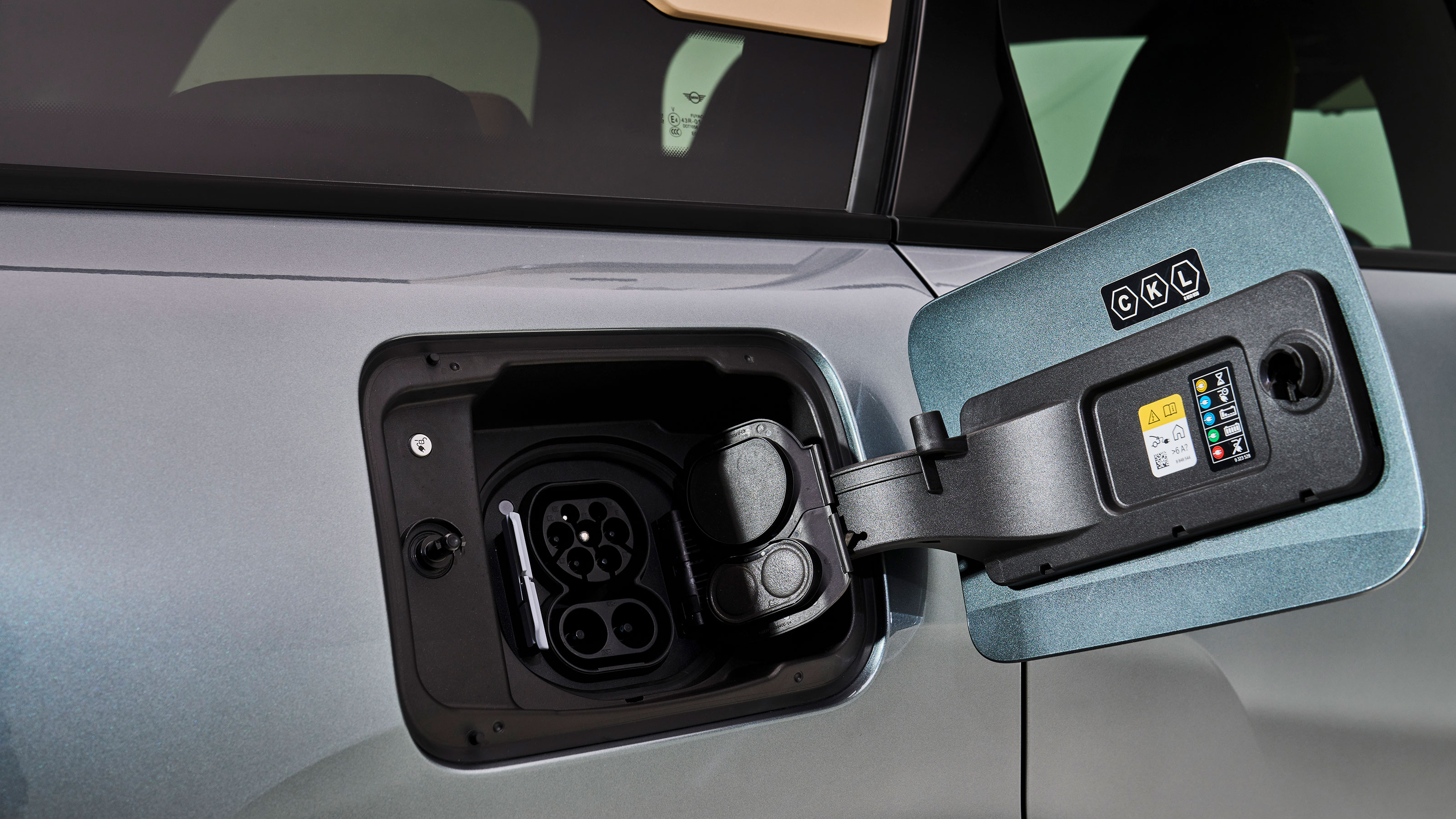 MINI Countryman - chargeport