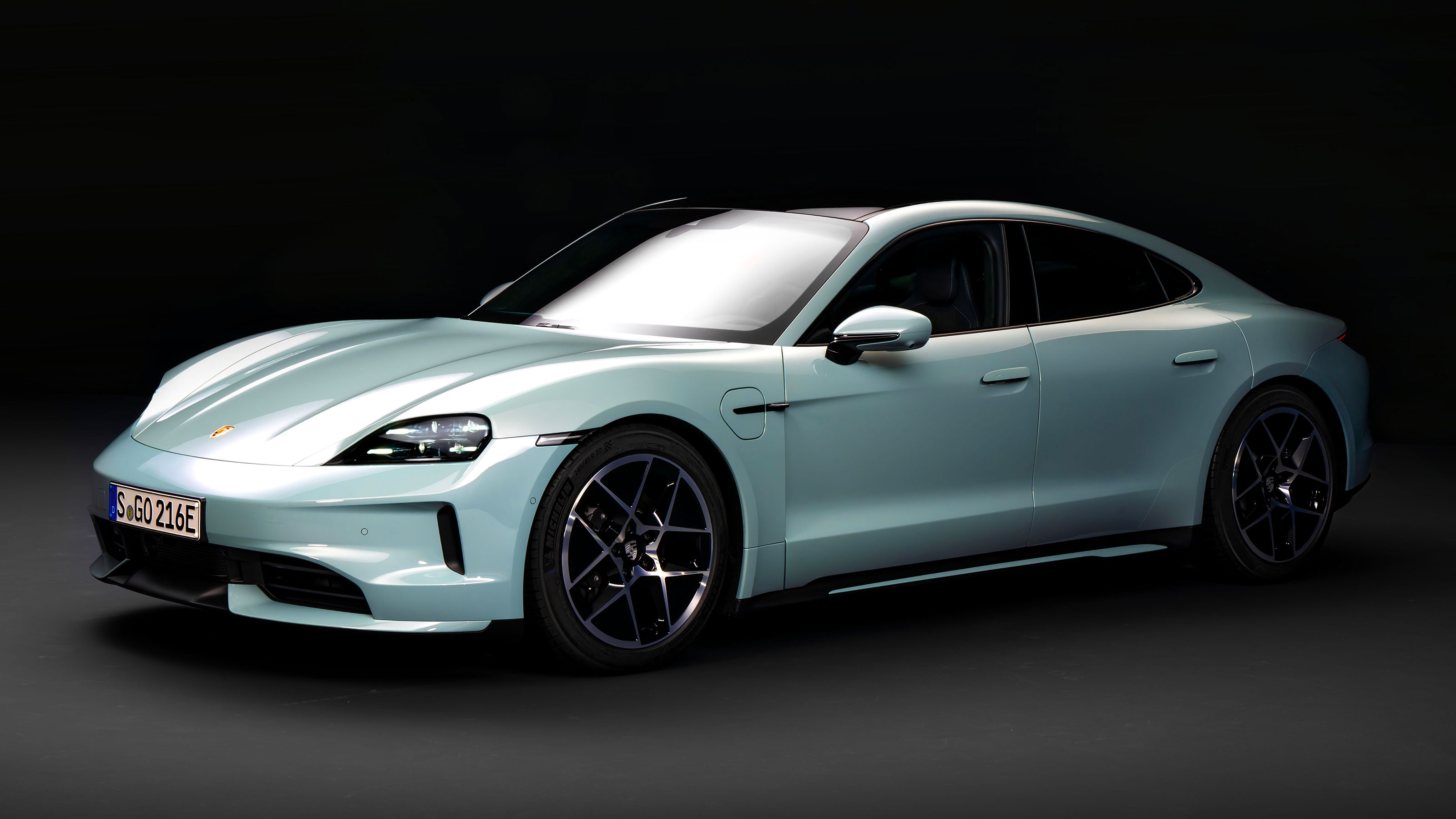 Porsche Taycan - front