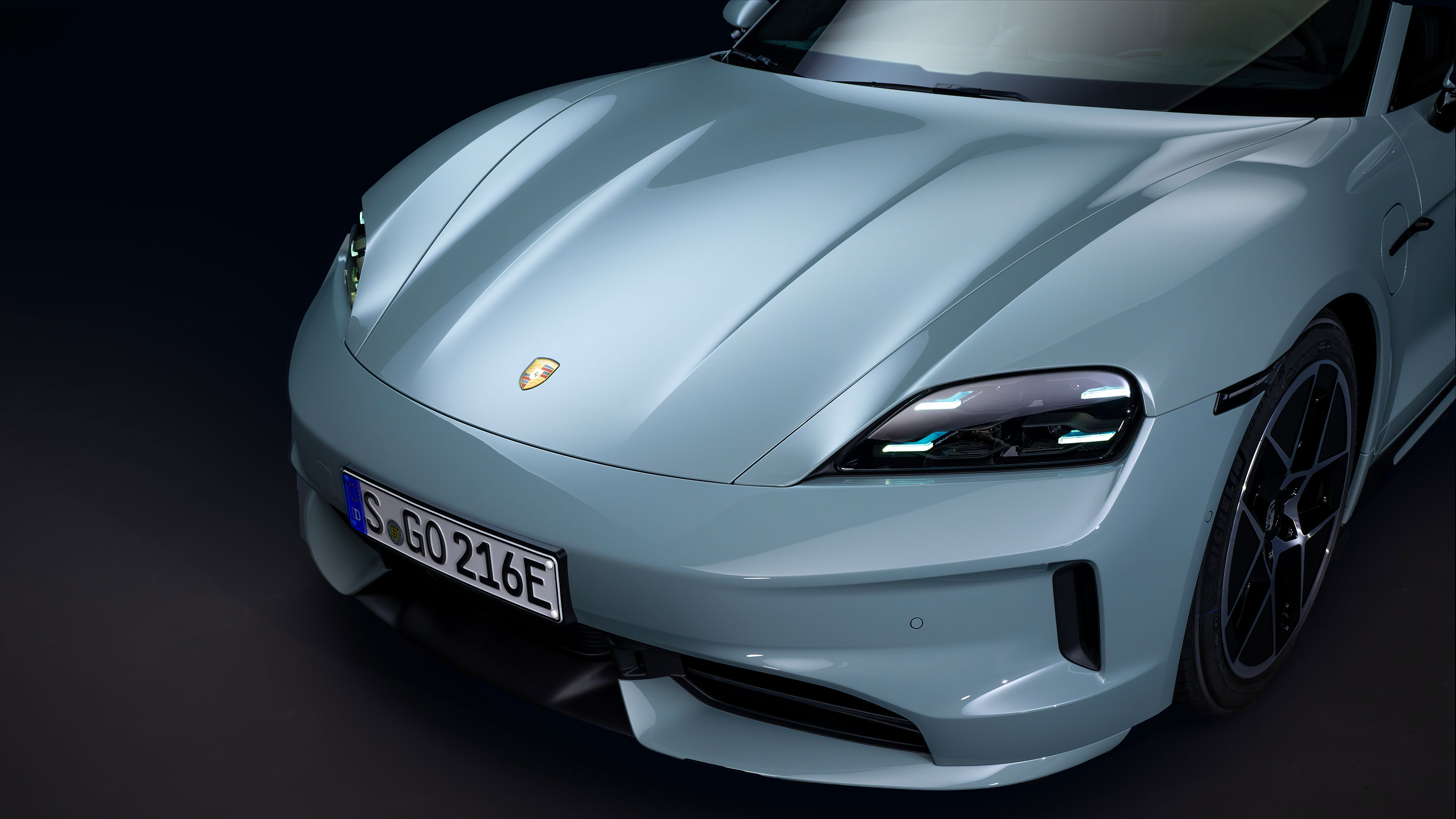 Porsche Taycan - front