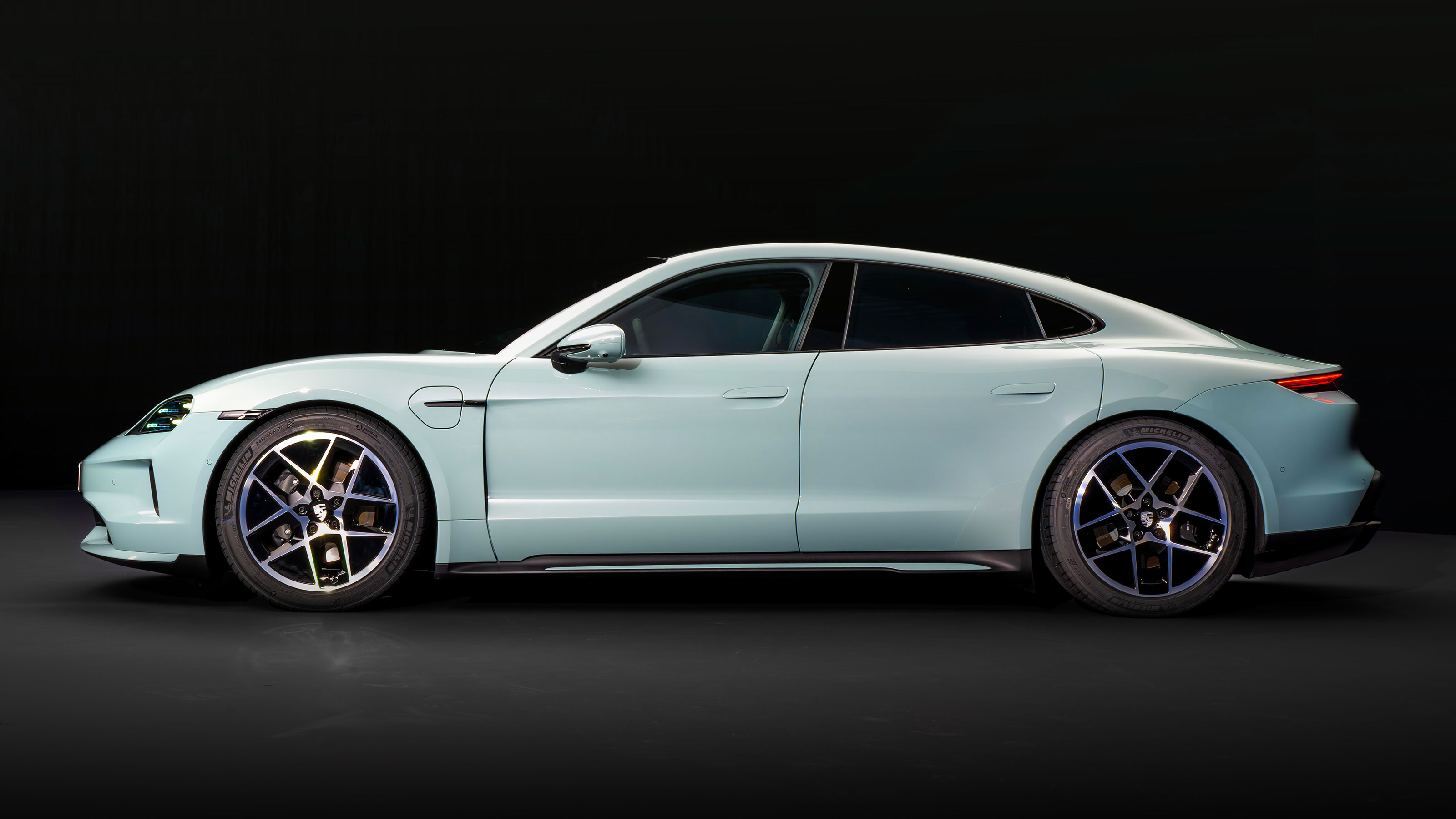 Porsche Taycan - side